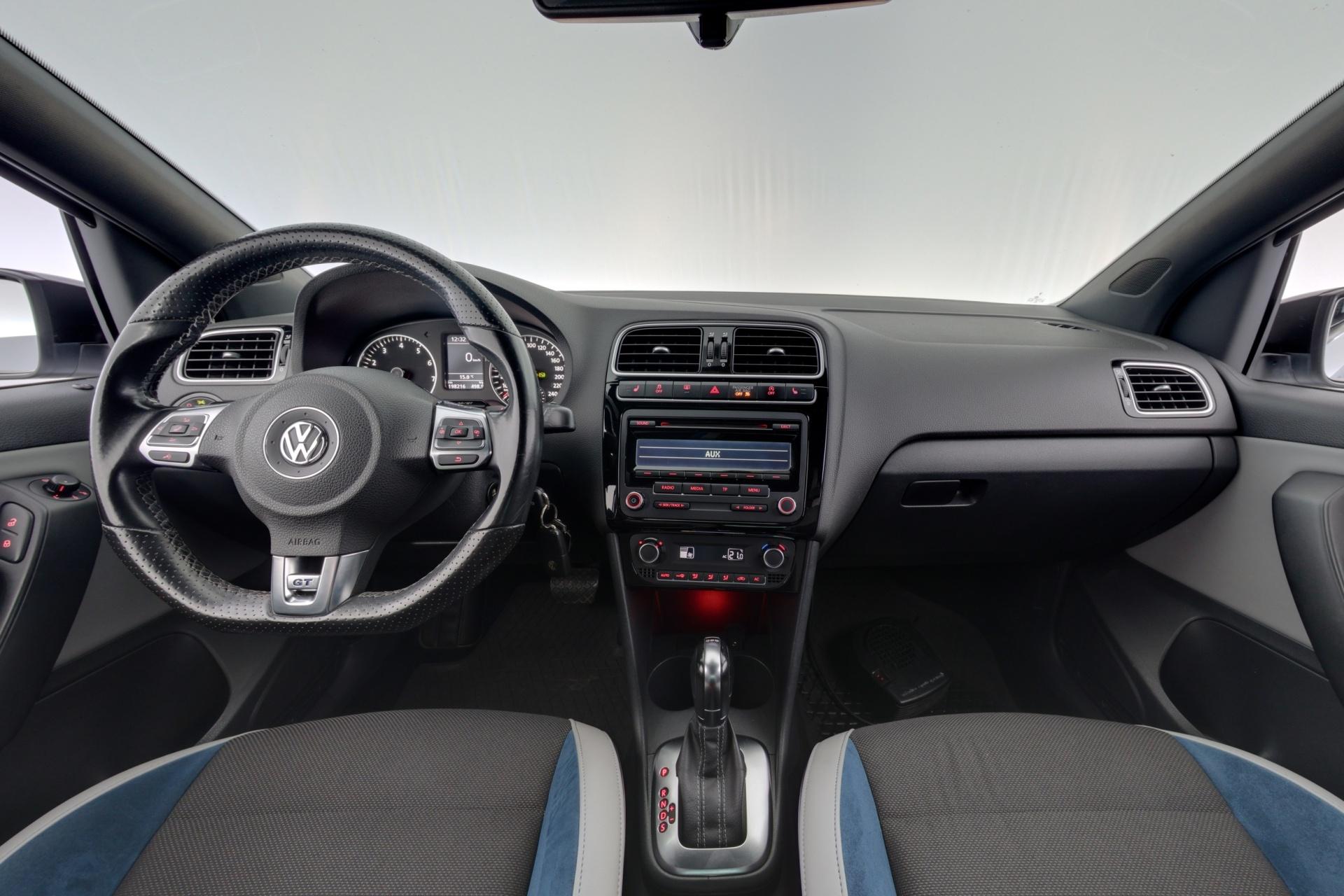 VOLKSWAGEN Polo 2014