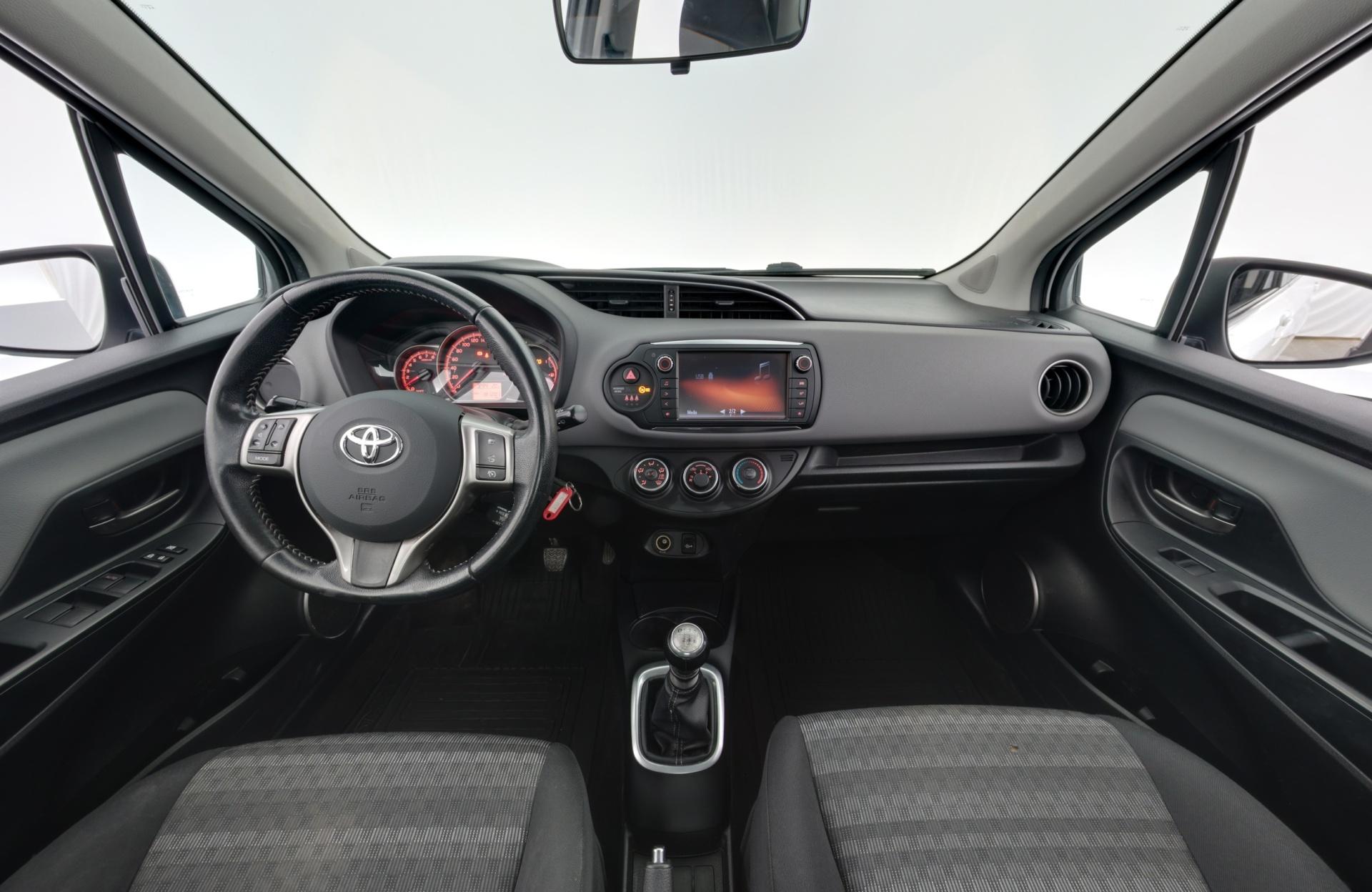 TOYOTA Yaris 2016