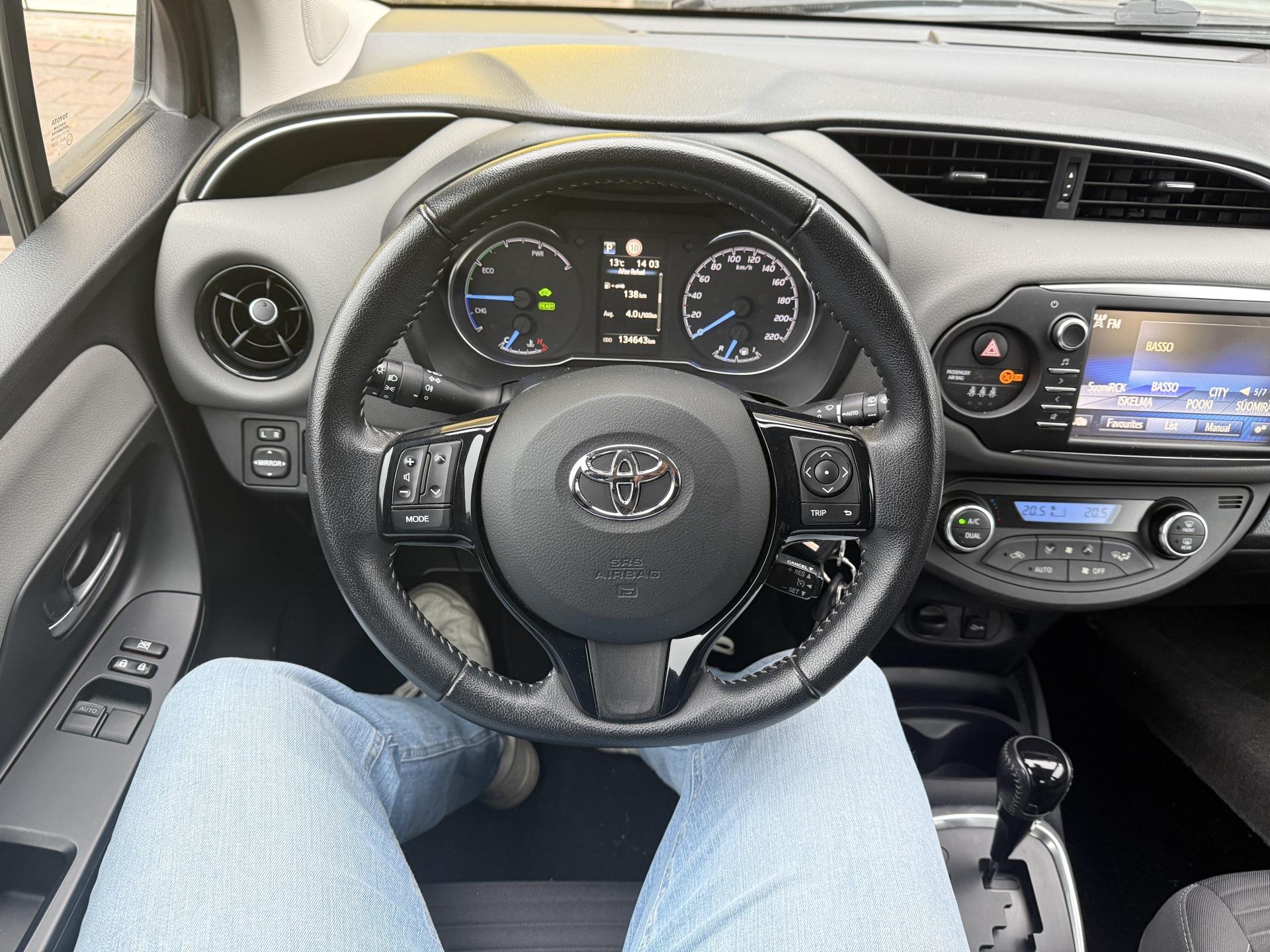 TOYOTA Yaris 2018