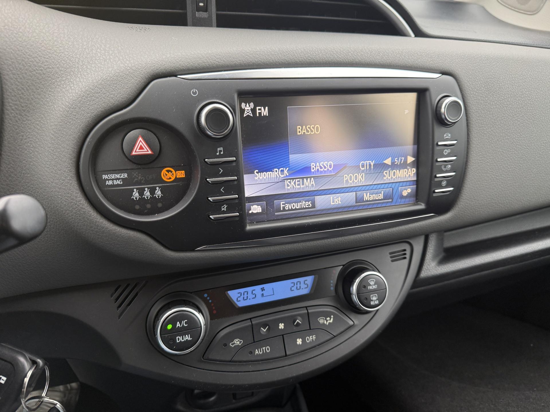 TOYOTA Yaris 2018
