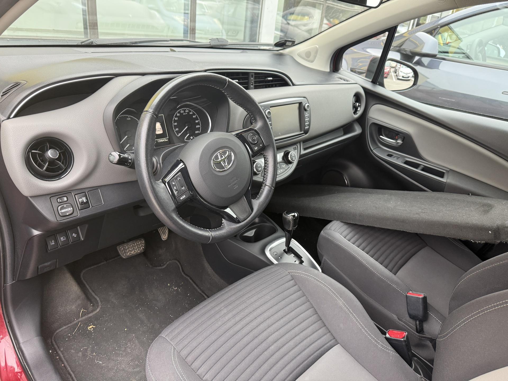TOYOTA Yaris 2018