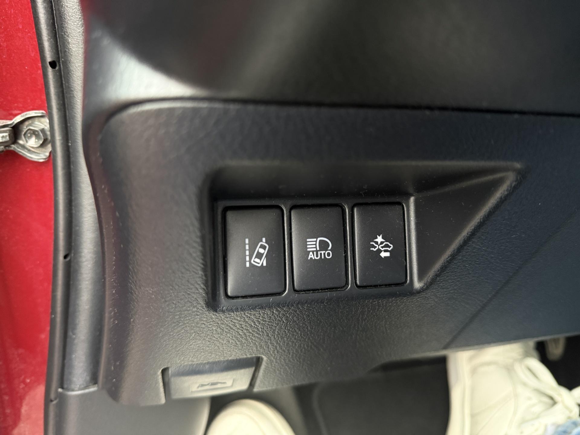TOYOTA Yaris 2018