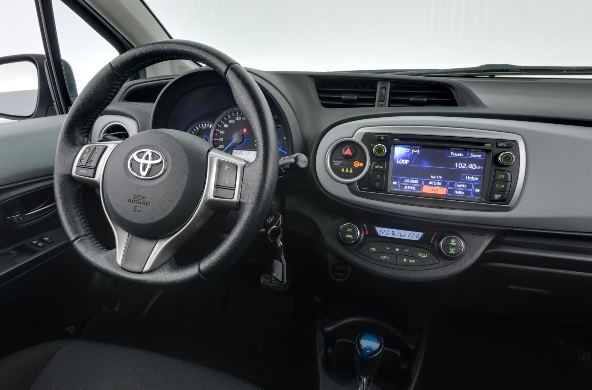 TOYOTA Yaris 2013