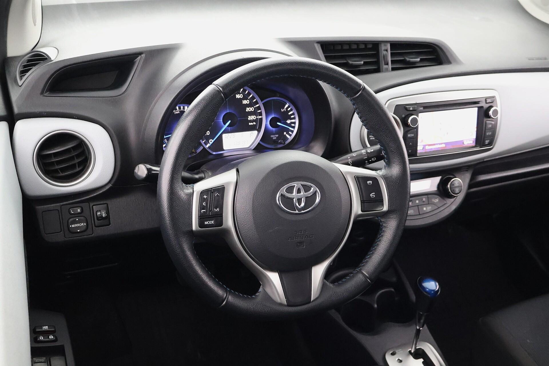 TOYOTA Yaris 2013