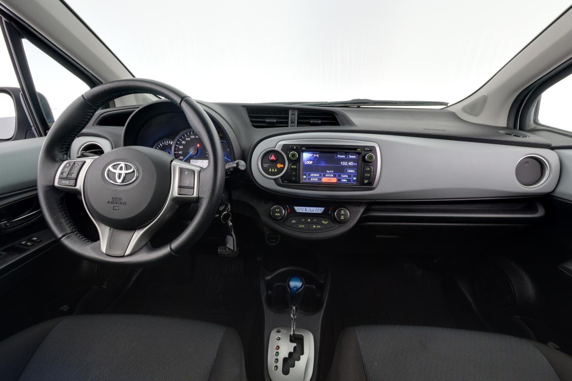 TOYOTA Yaris 2013