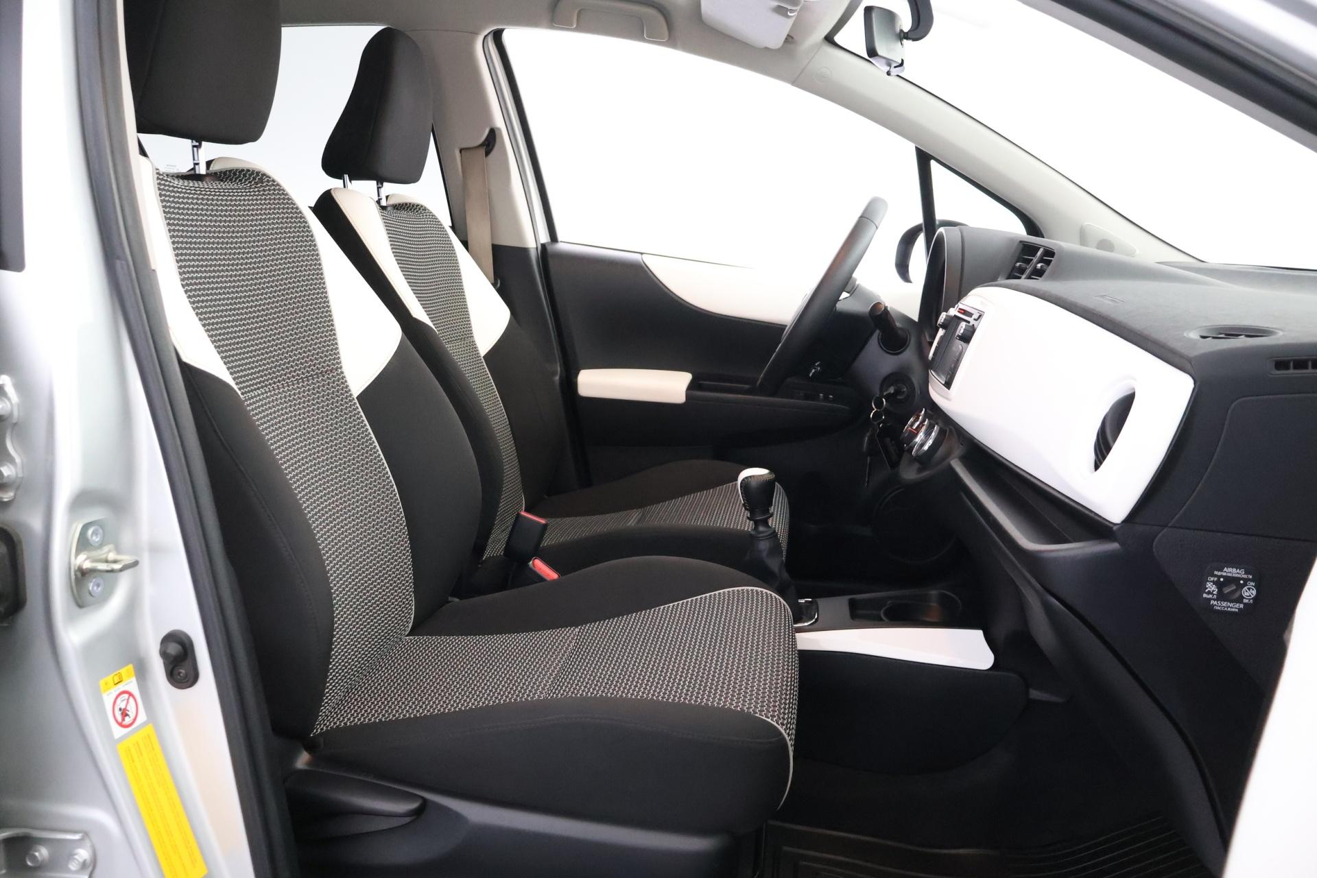 TOYOTA Yaris 2014