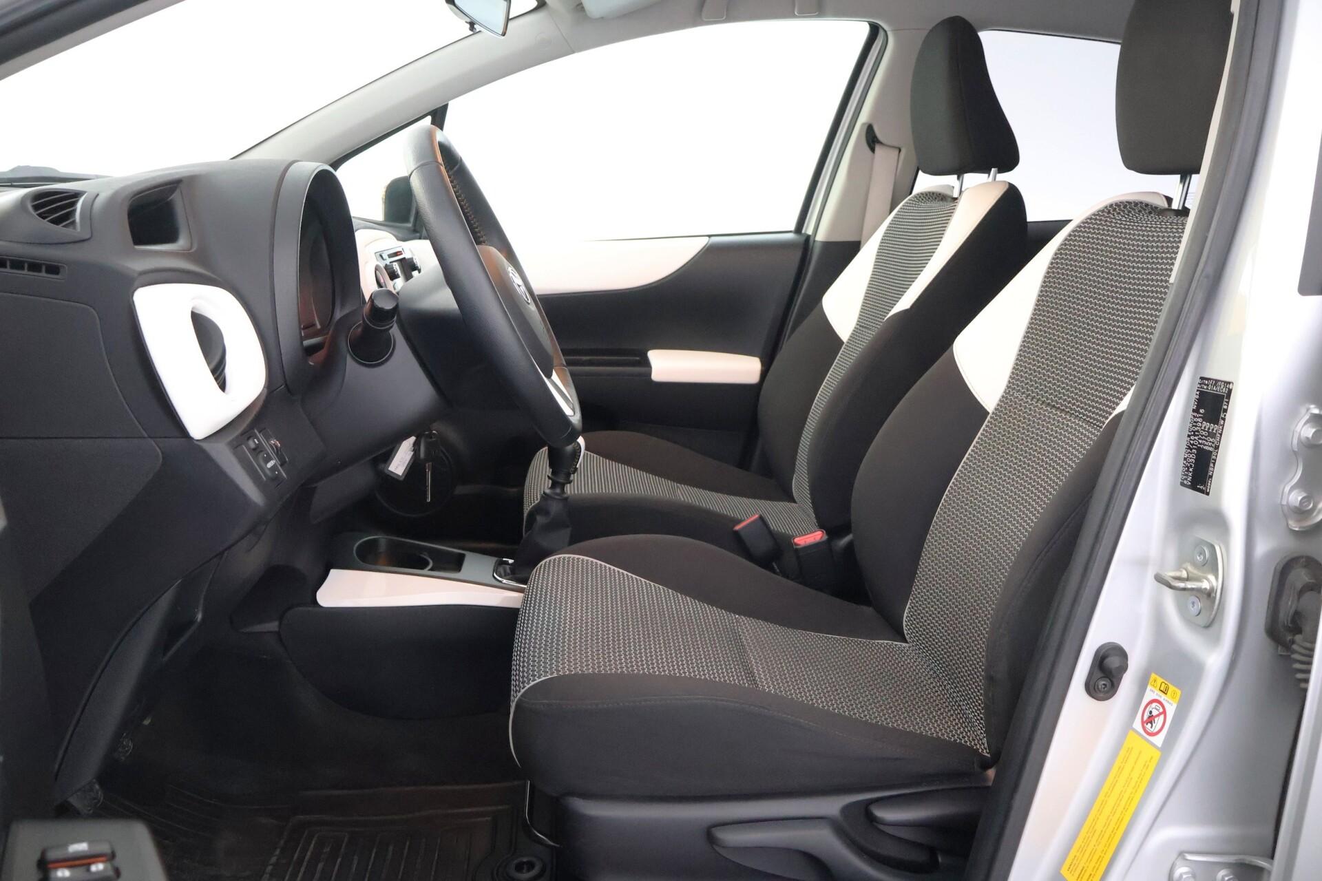 TOYOTA Yaris 2014