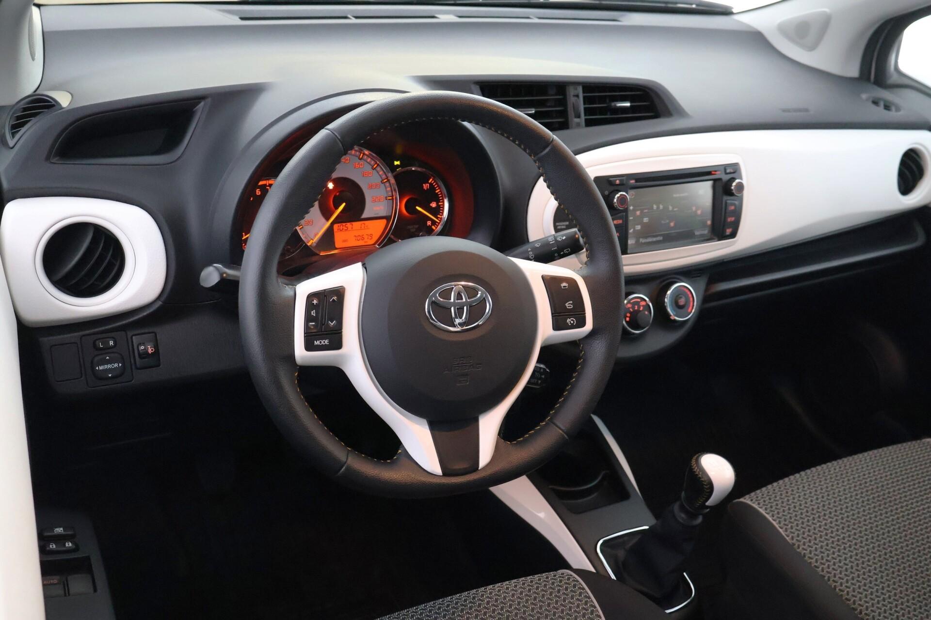 TOYOTA Yaris 2014