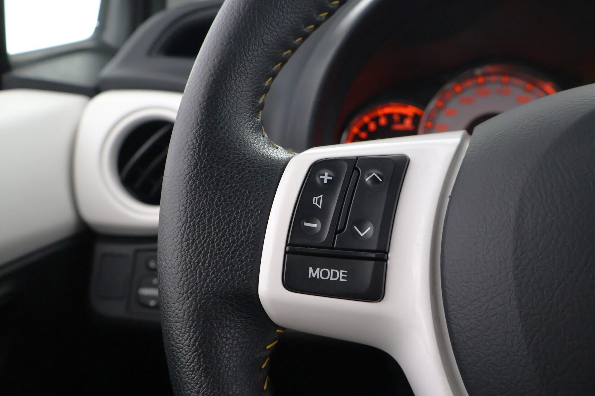 TOYOTA Yaris 2014