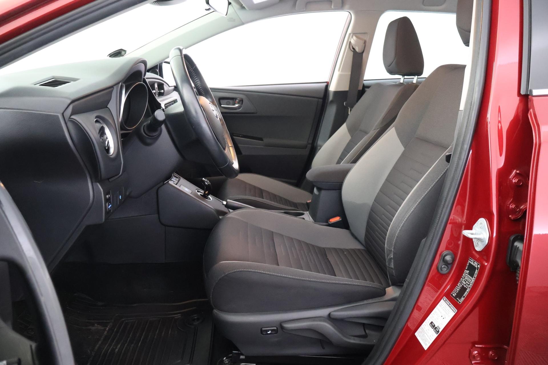 TOYOTA Auris 2017