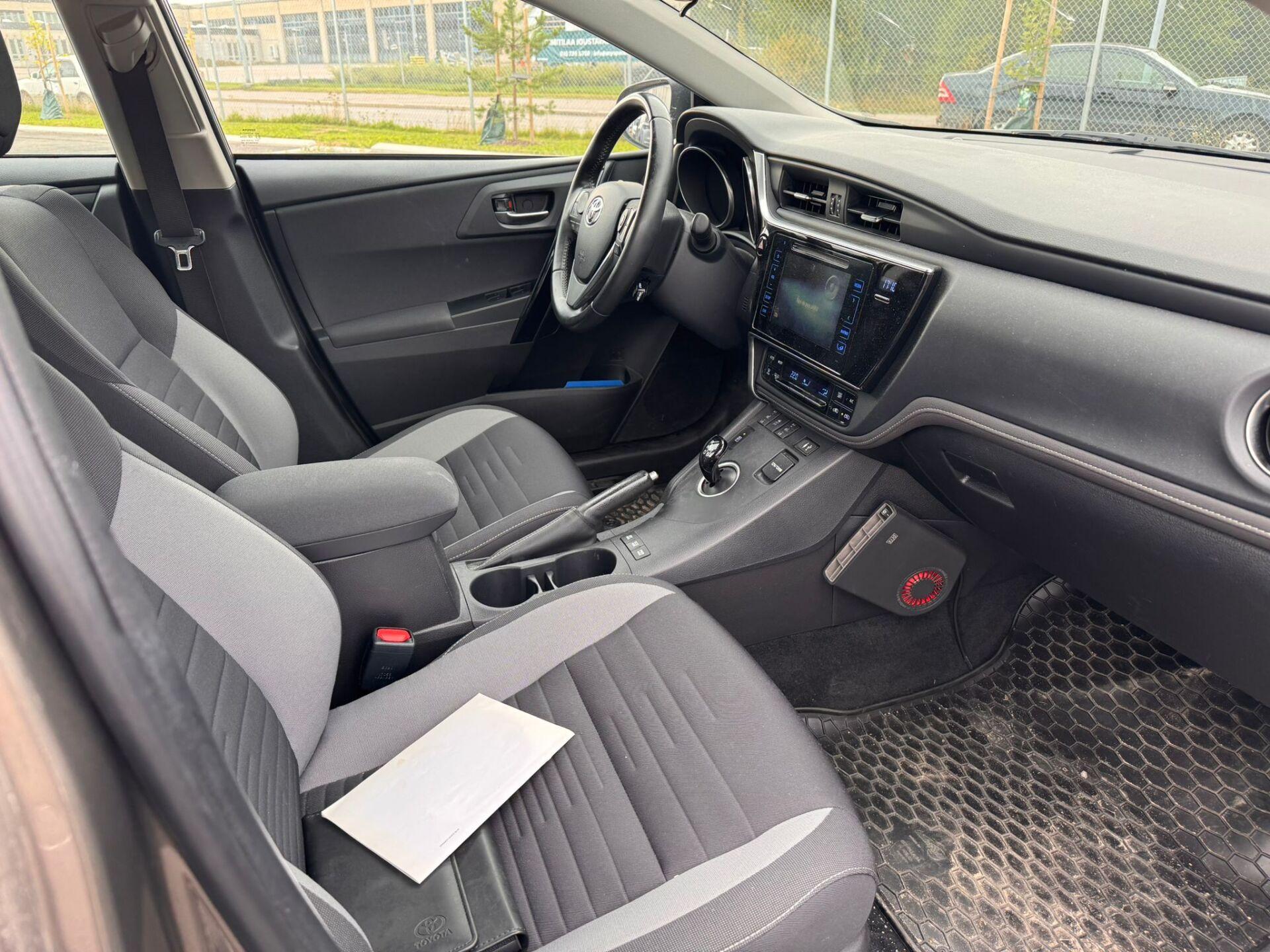 TOYOTA Auris 2017