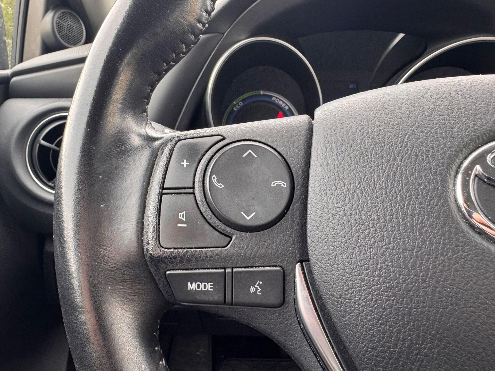 TOYOTA Auris 2017