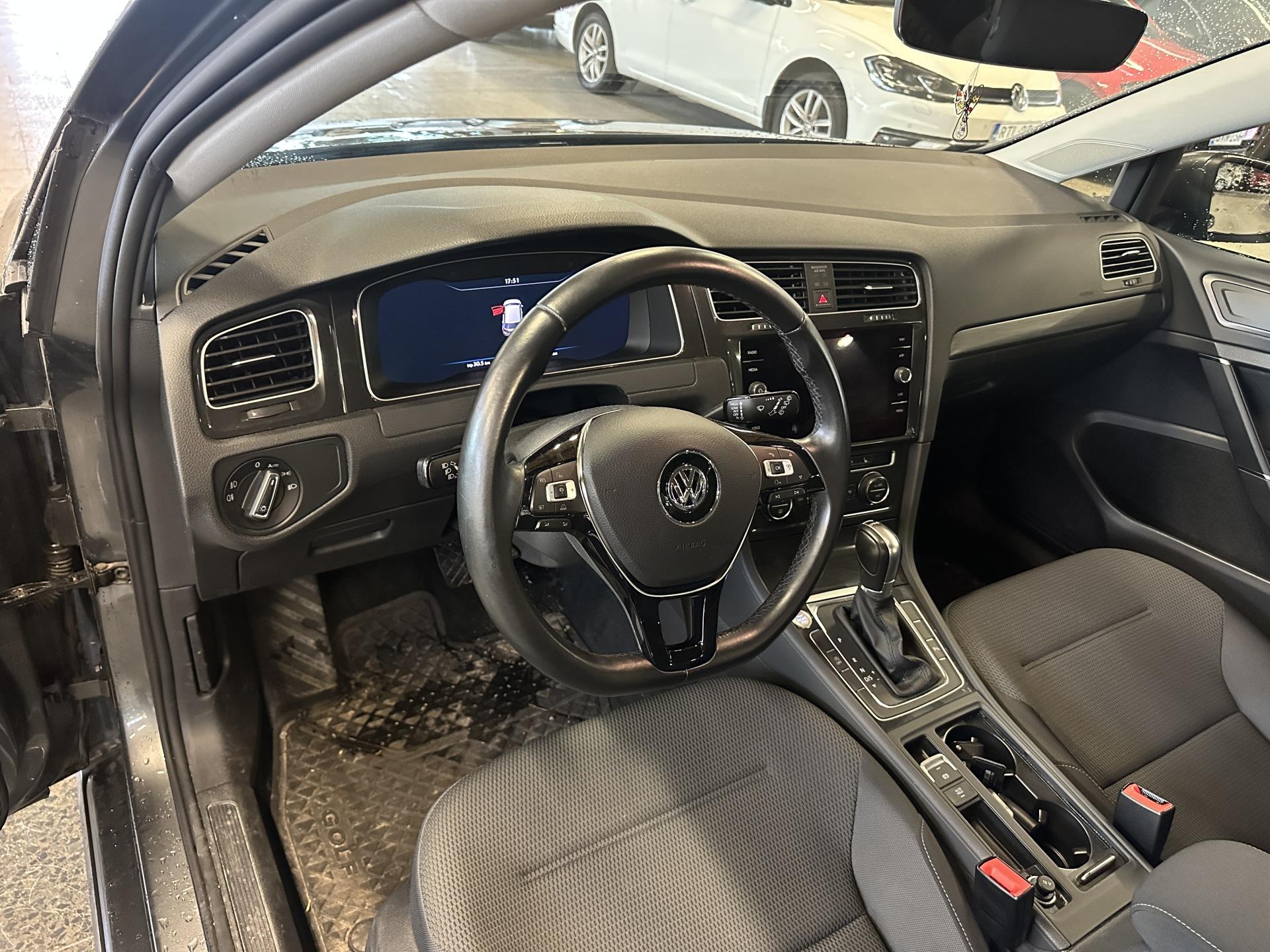 VOLKSWAGEN Golf 2017