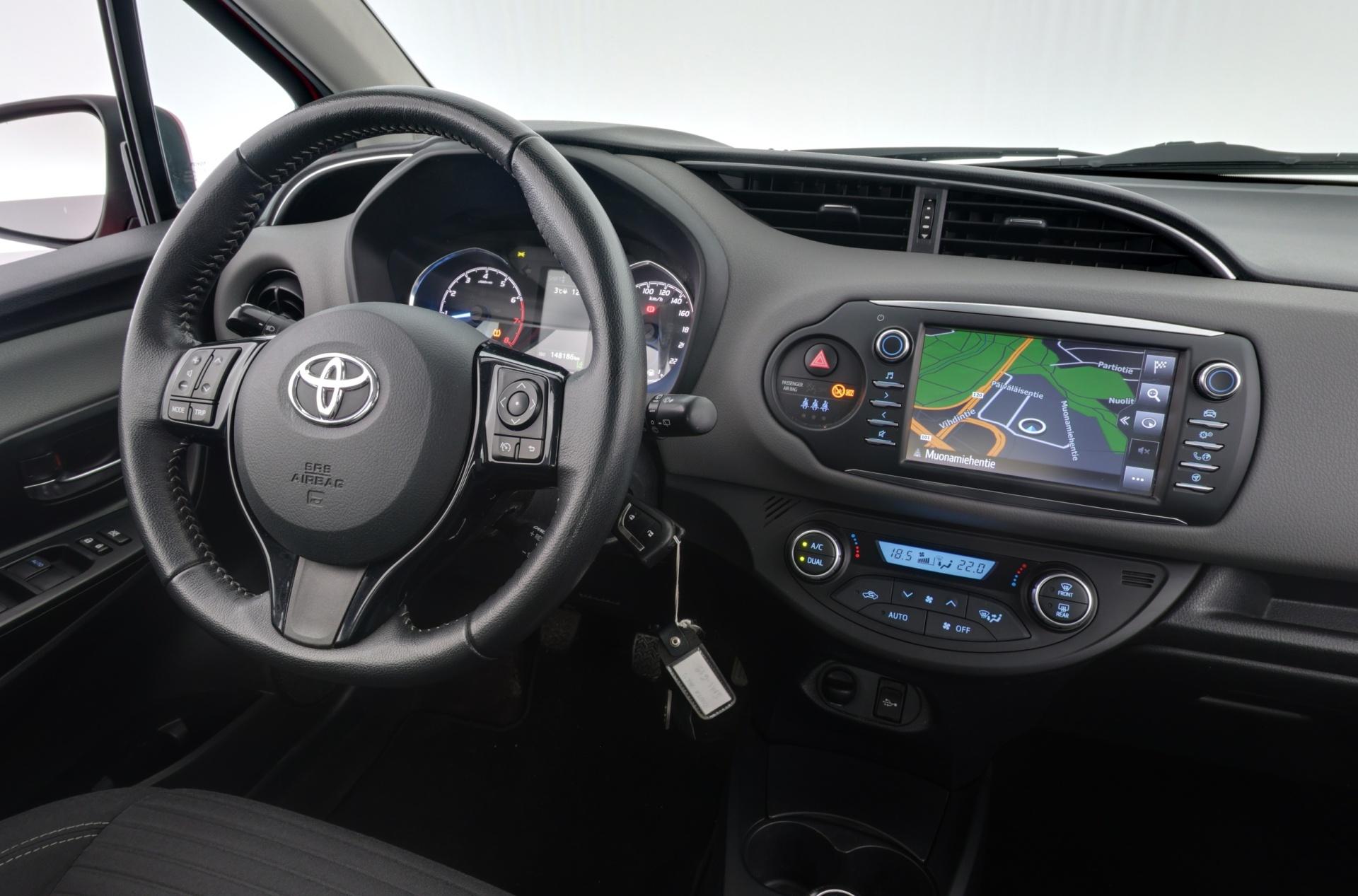 TOYOTA Yaris 2018