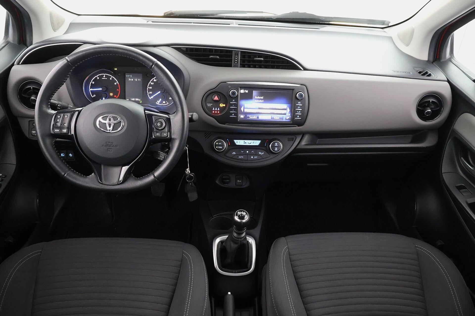 TOYOTA Yaris 2018