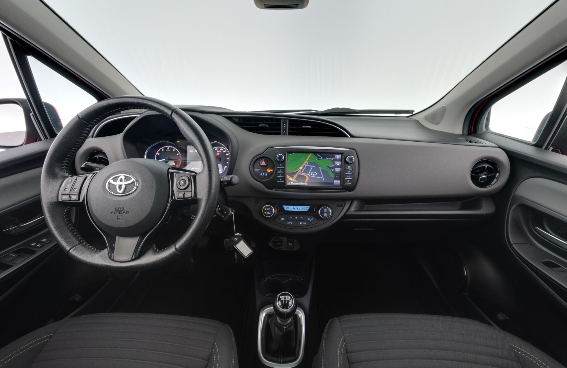 TOYOTA Yaris 2018