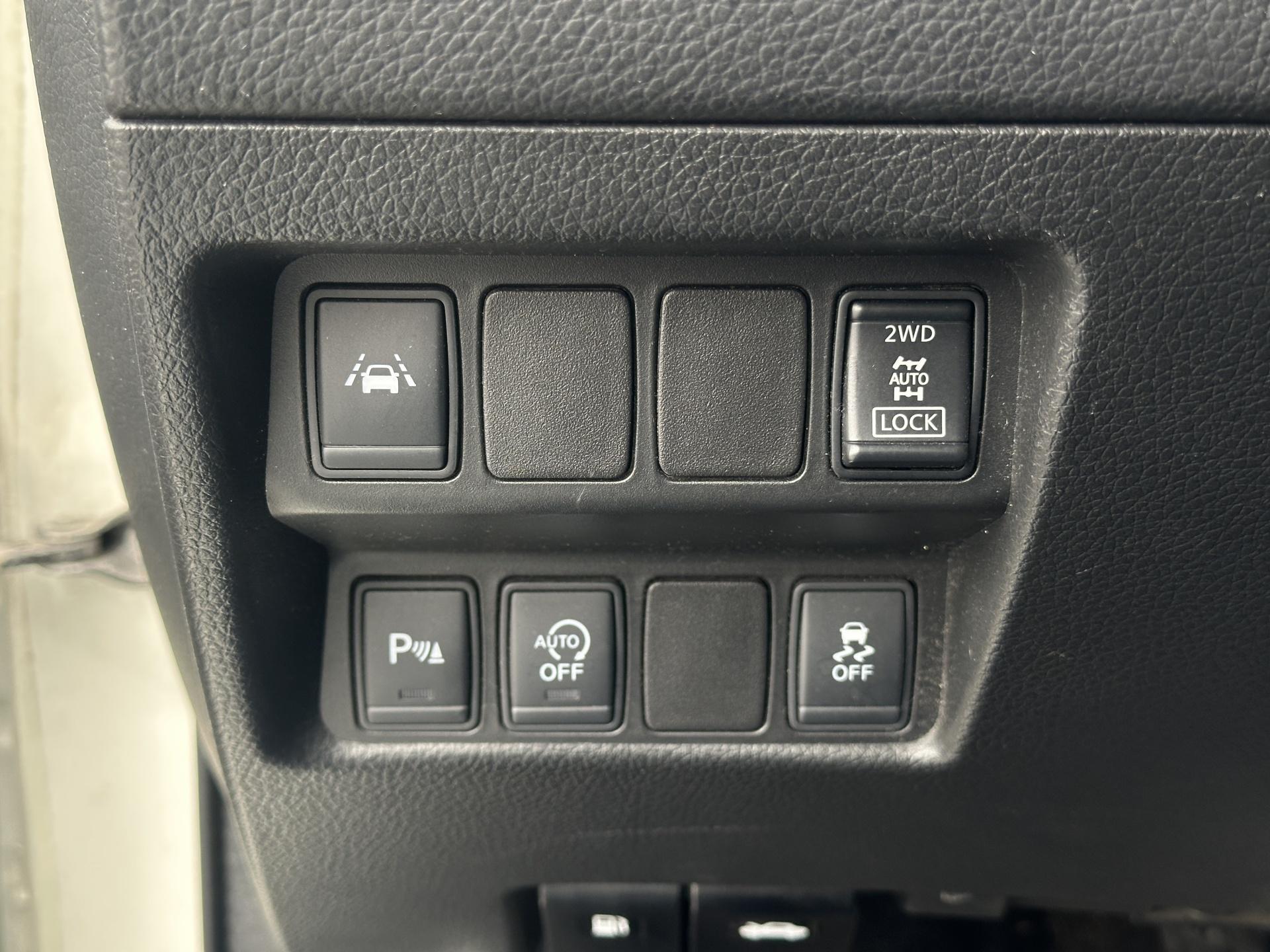 NISSAN Qashqai 2015