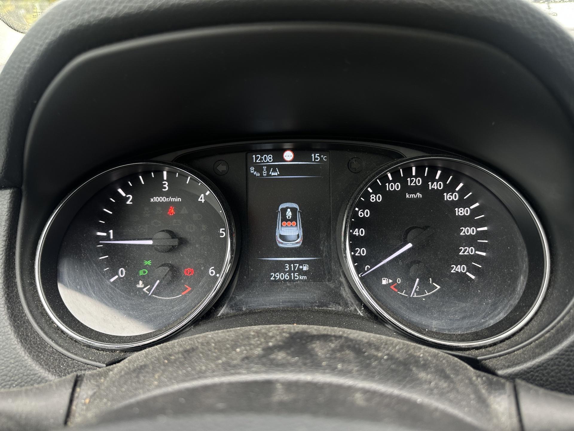 NISSAN Qashqai 2015