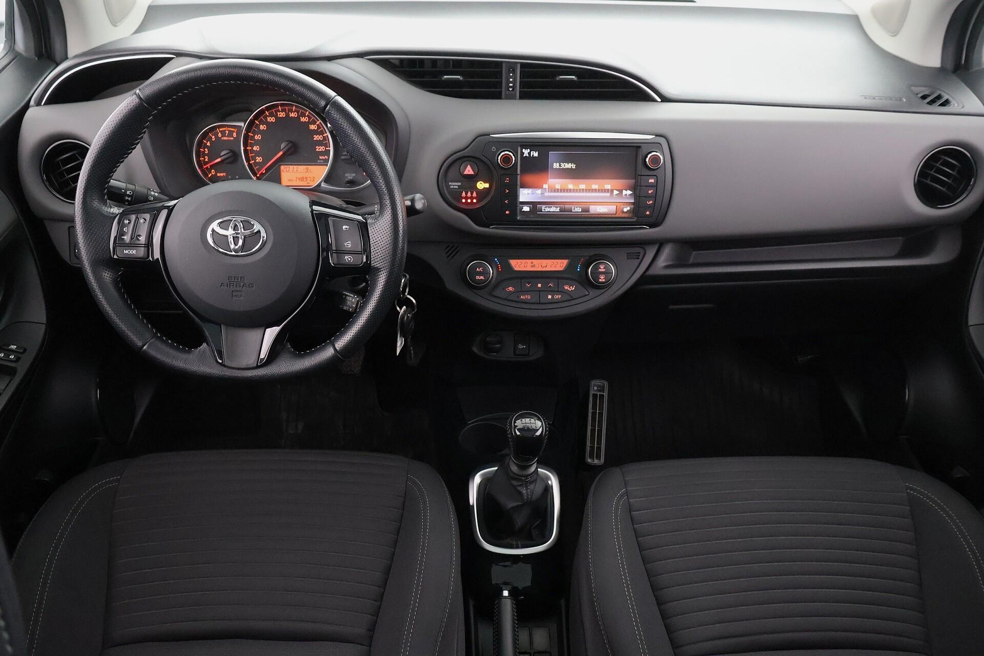 TOYOTA Yaris 2016