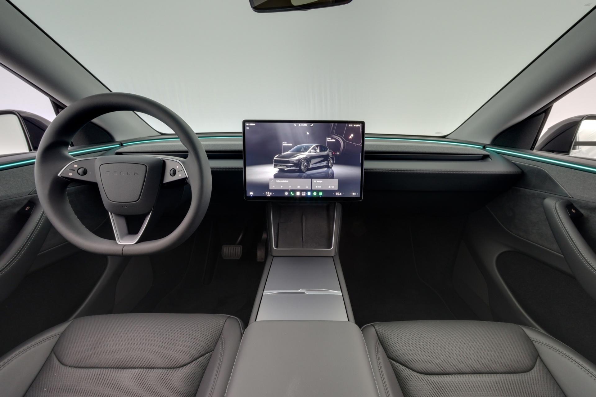 TESLA Model Y 2026