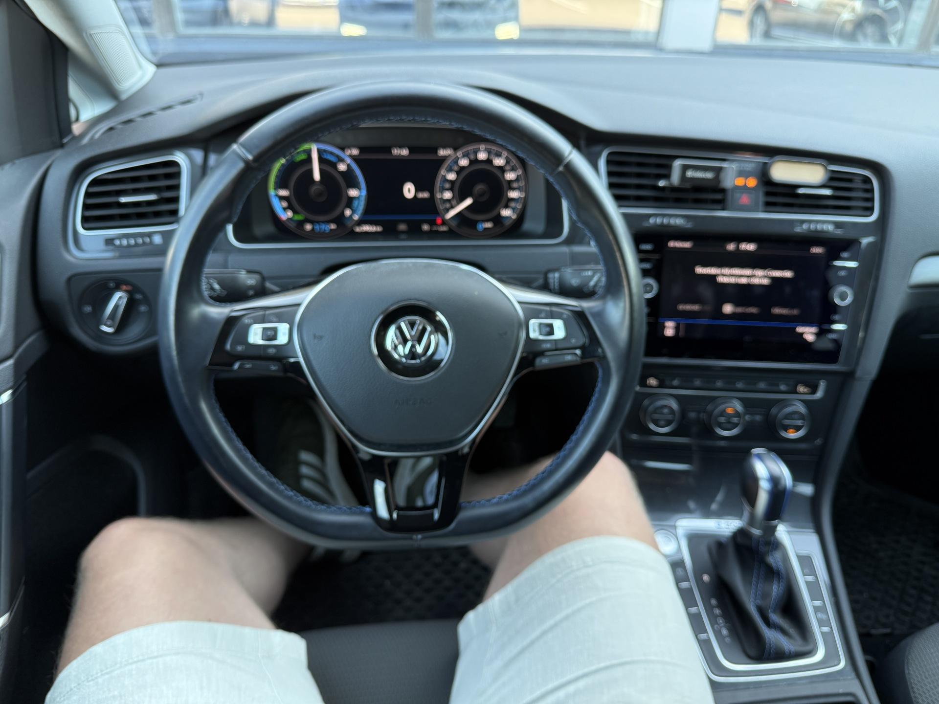 VOLKSWAGEN Golf 2019
