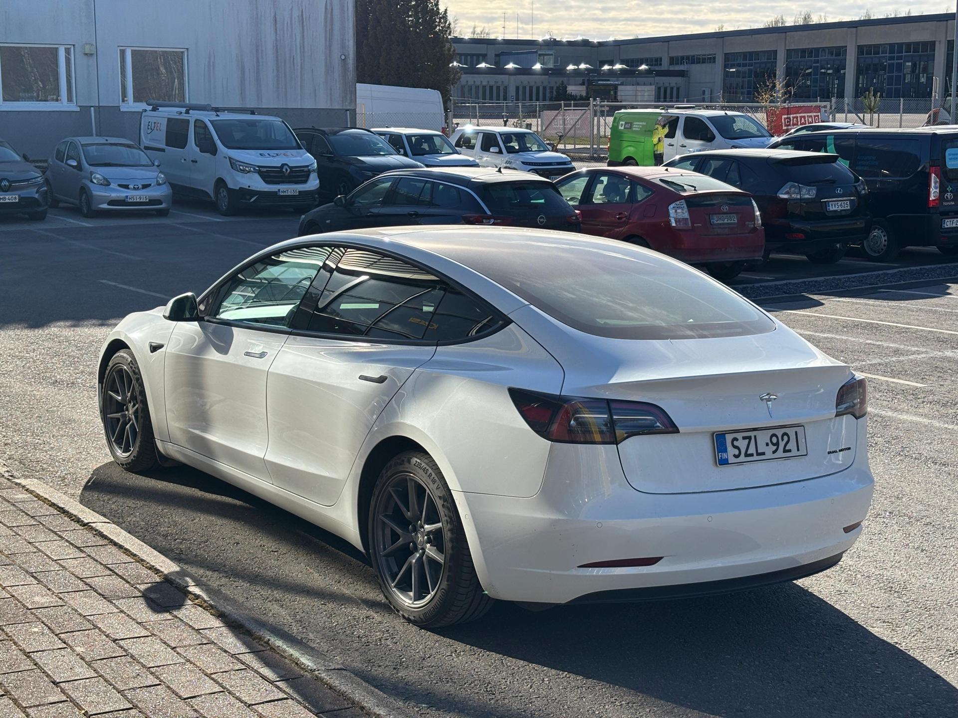 TESLA Model 3 2022