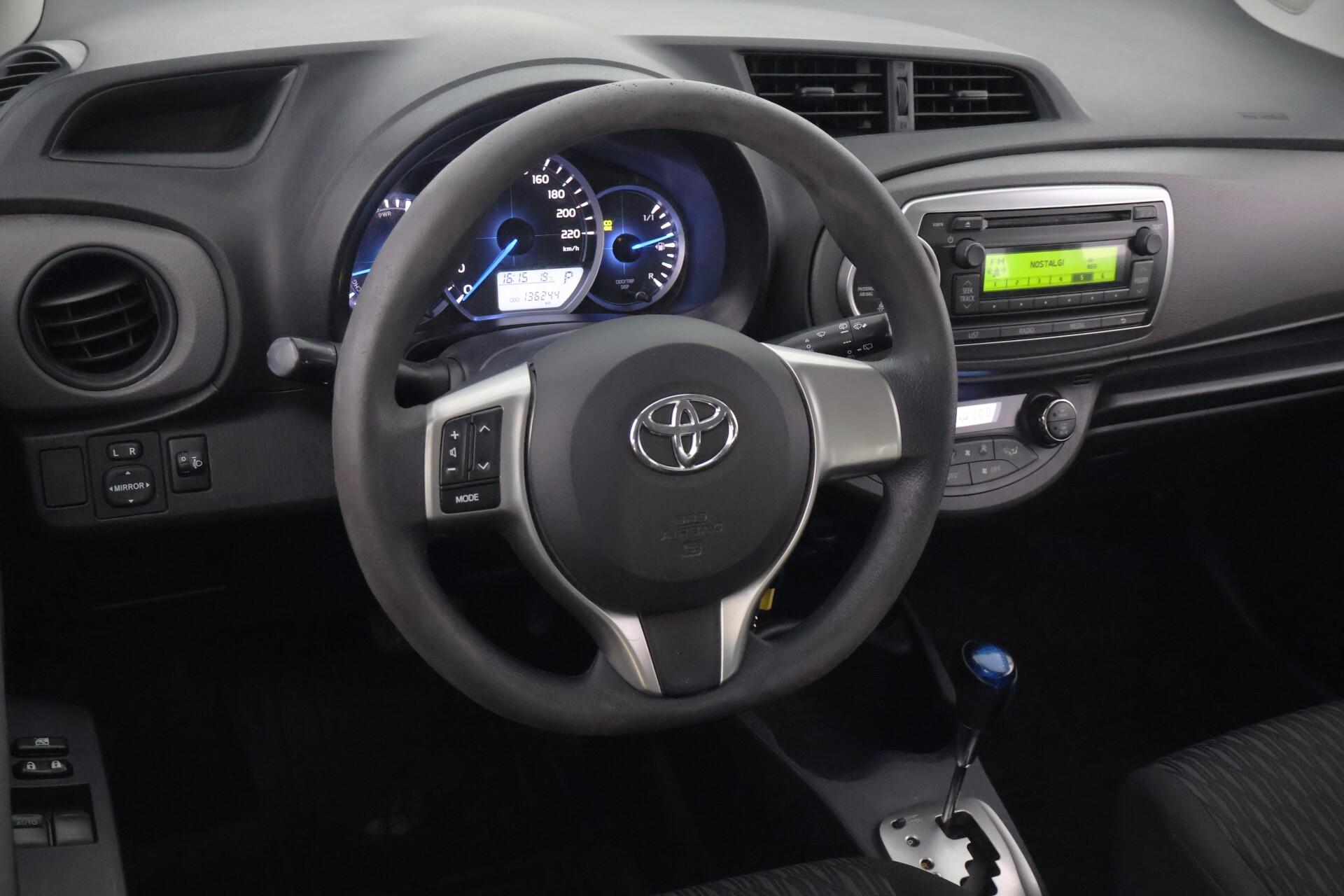 TOYOTA Yaris 2014