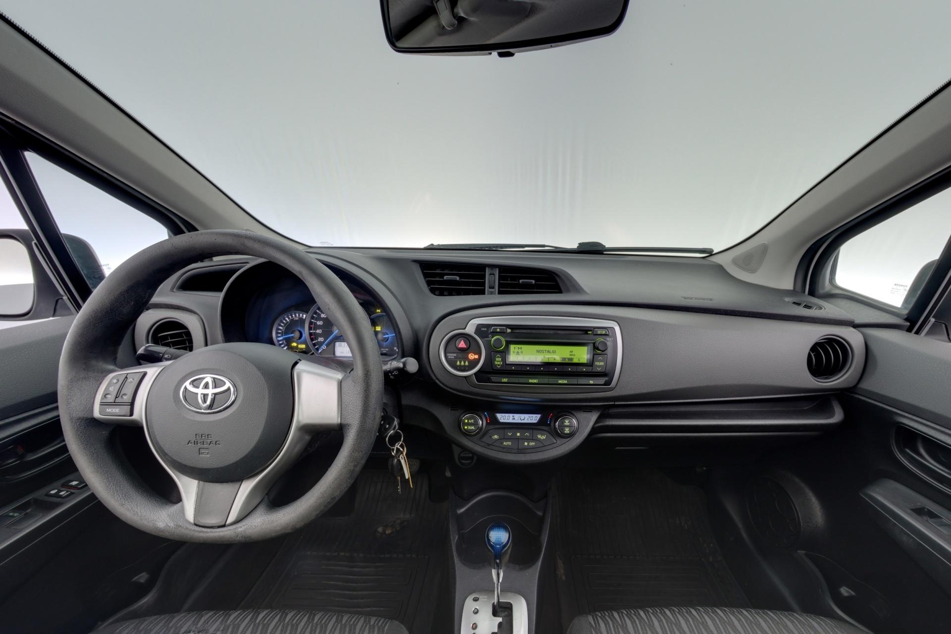 TOYOTA Yaris 2014