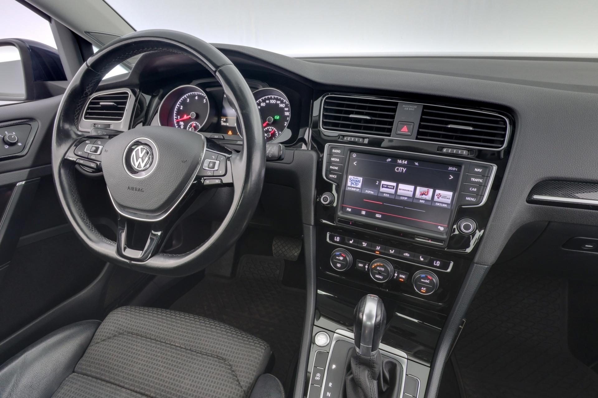 VOLKSWAGEN Golf 2016