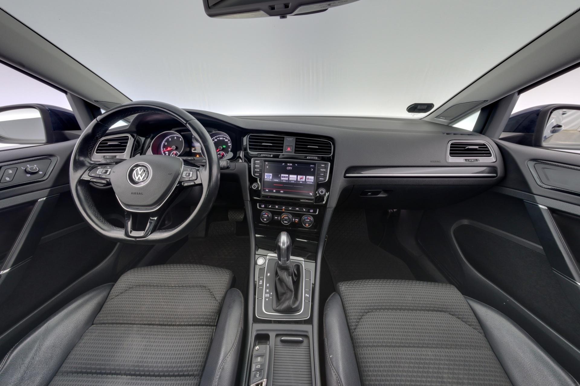 VOLKSWAGEN Golf 2016