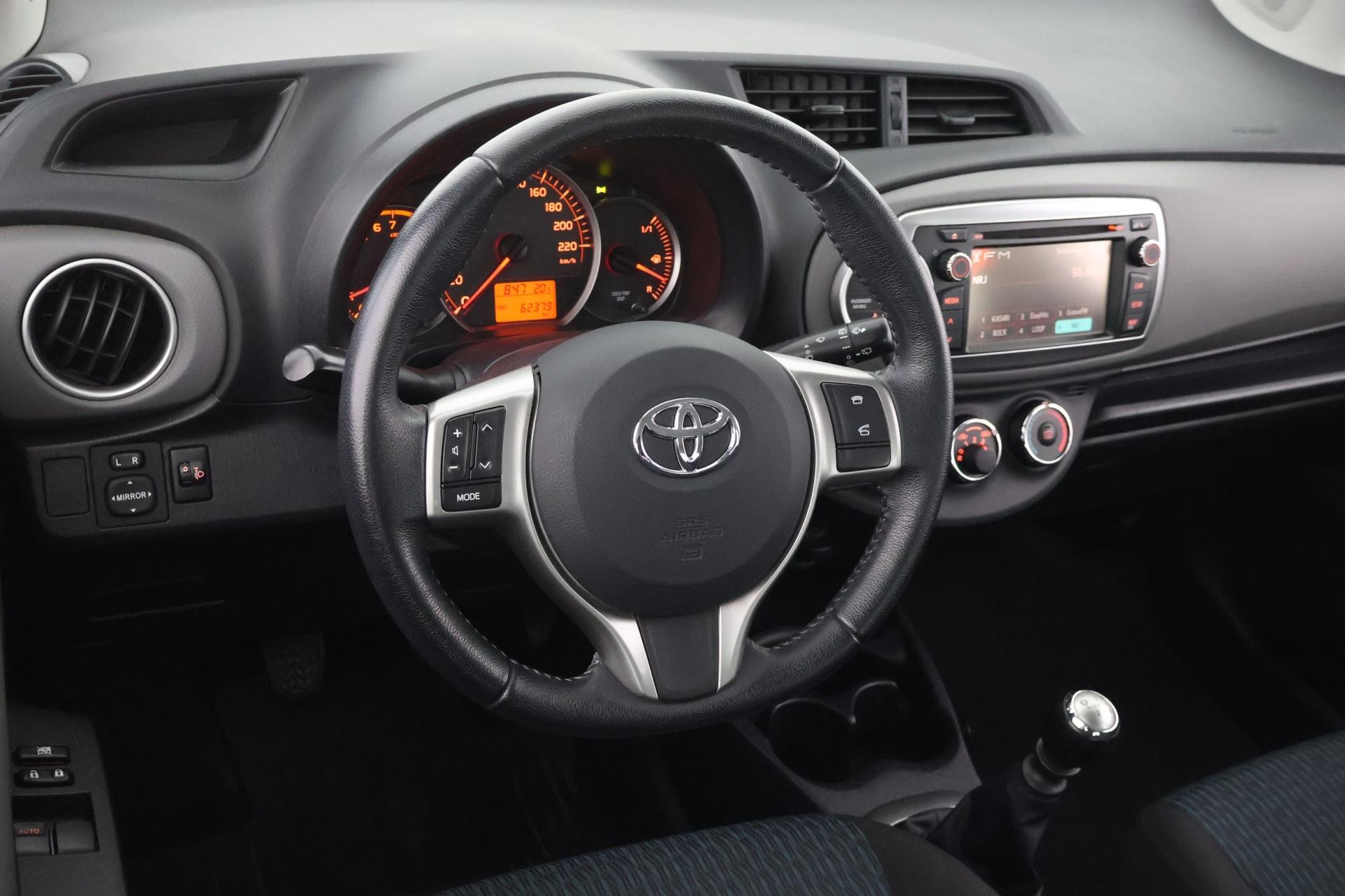 TOYOTA Yaris 2013