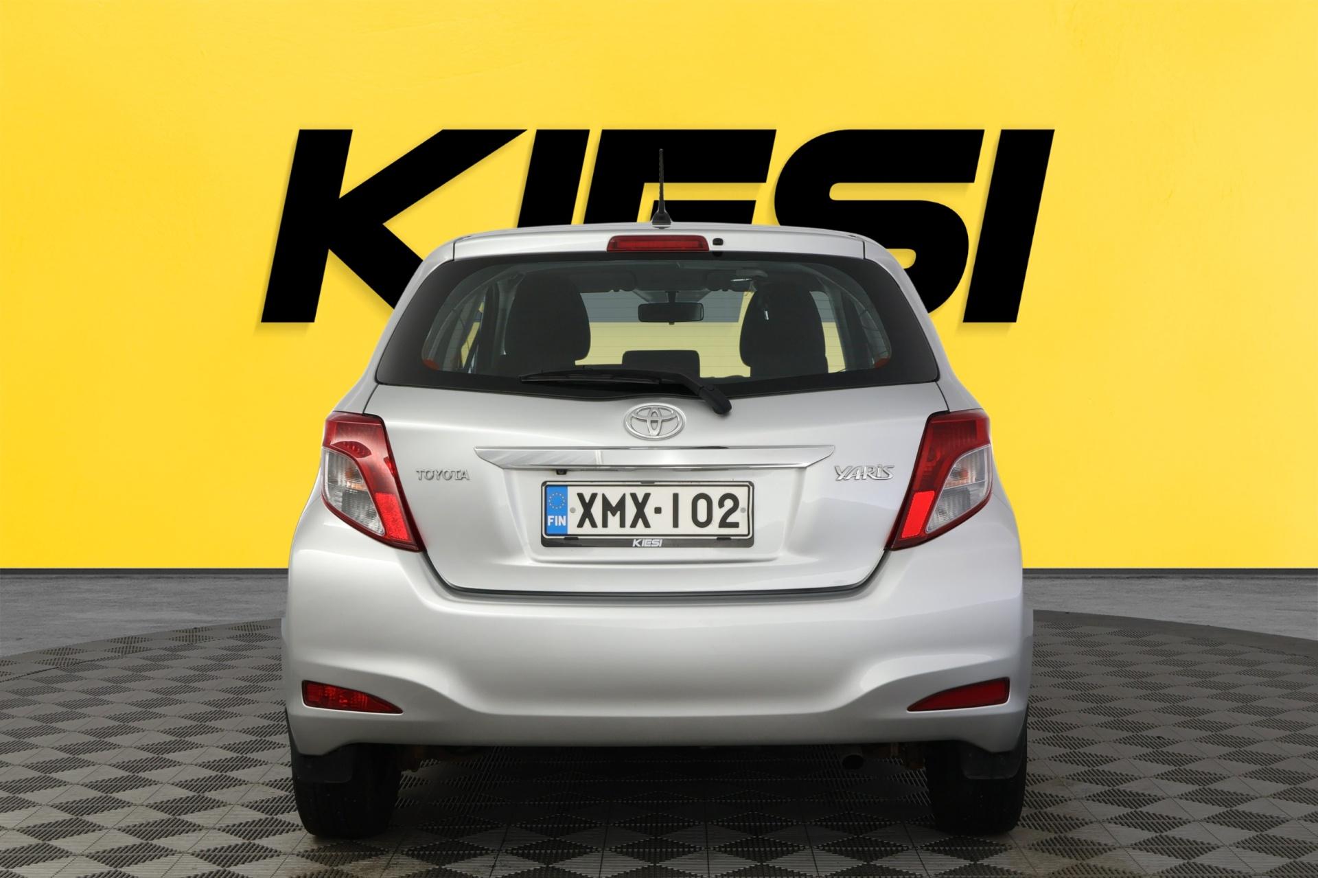 TOYOTA Yaris 2013