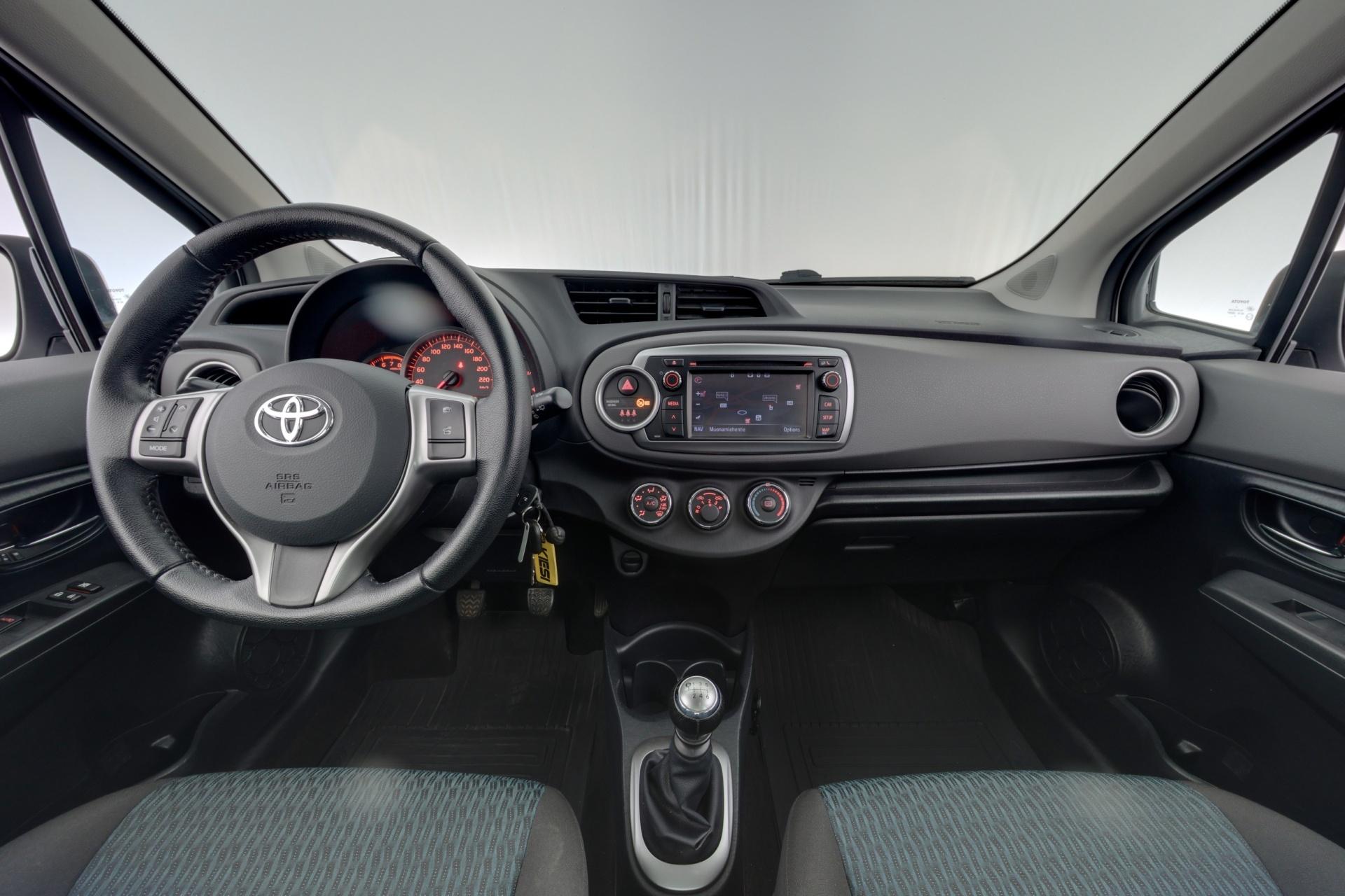TOYOTA Yaris 2013