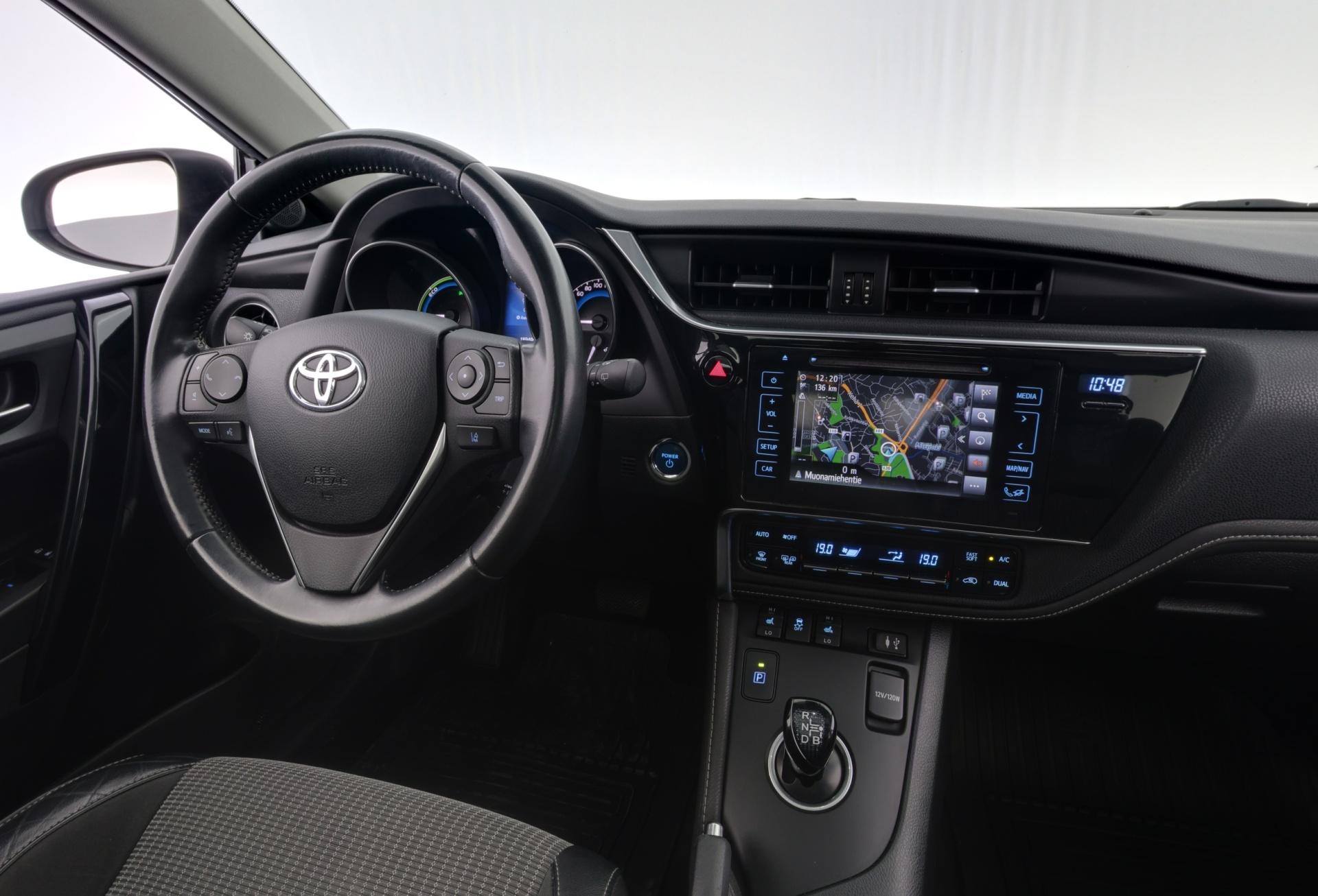 TOYOTA Auris 2016