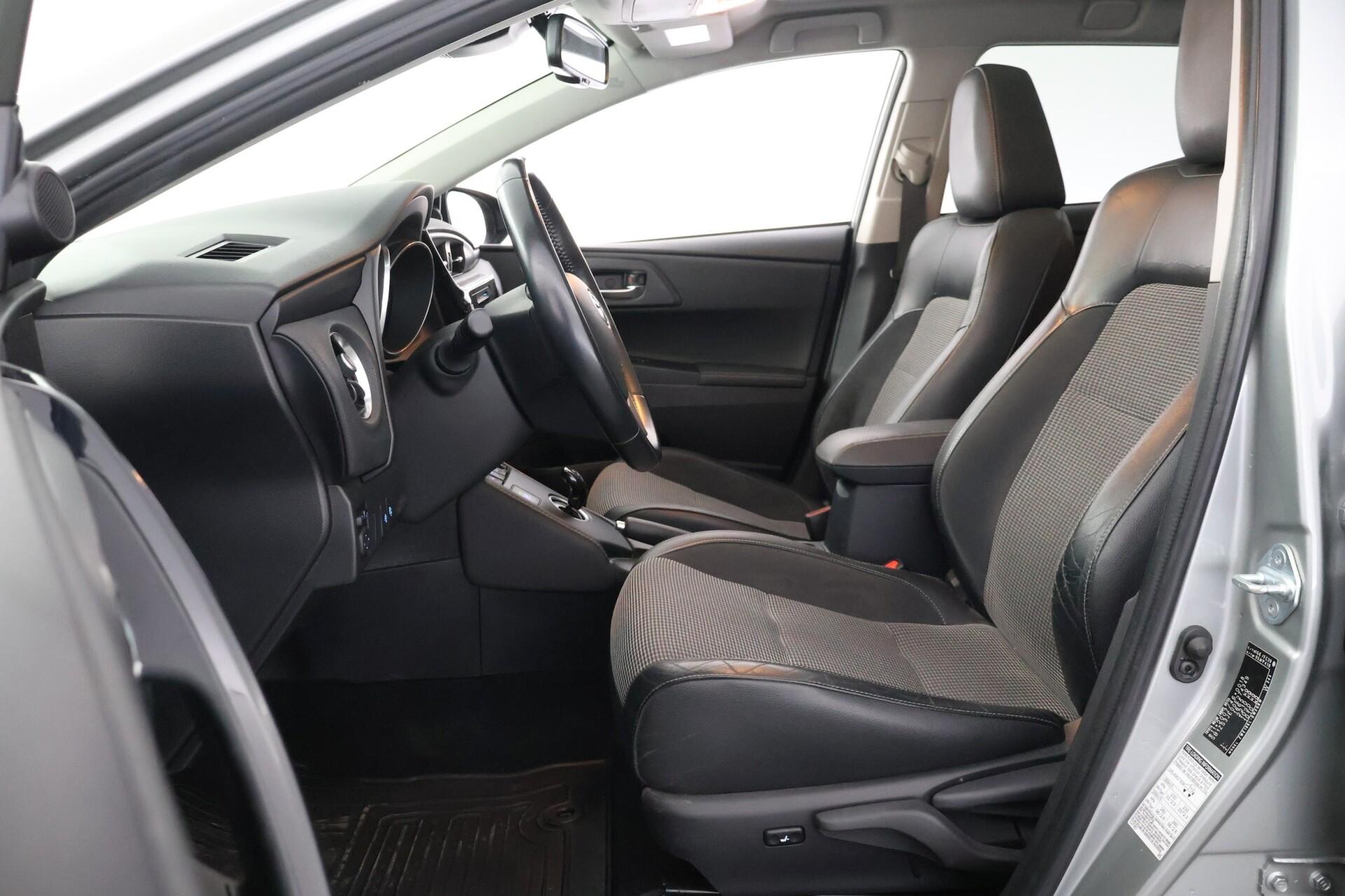 TOYOTA Auris 2016