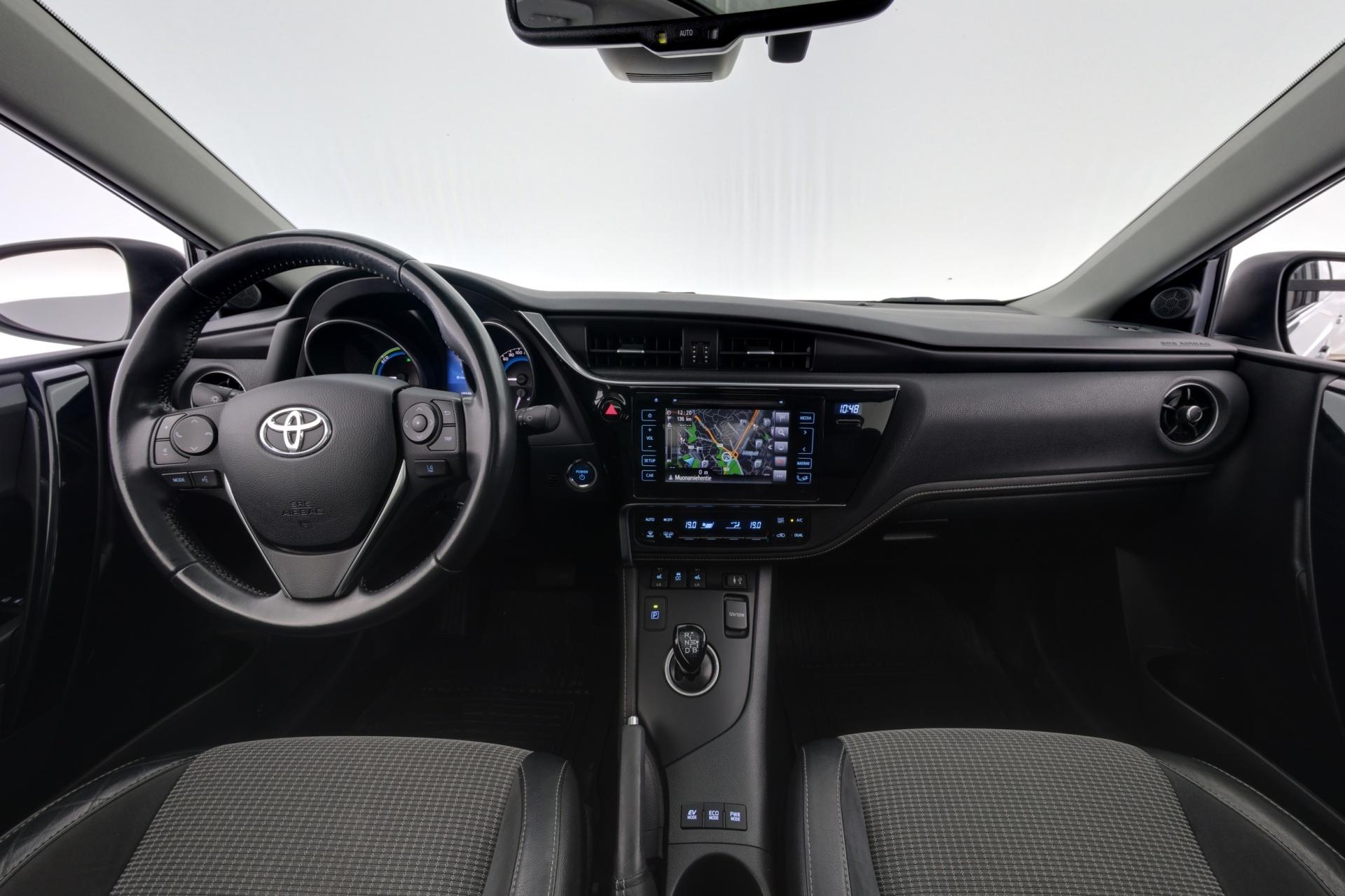 TOYOTA Auris 2016