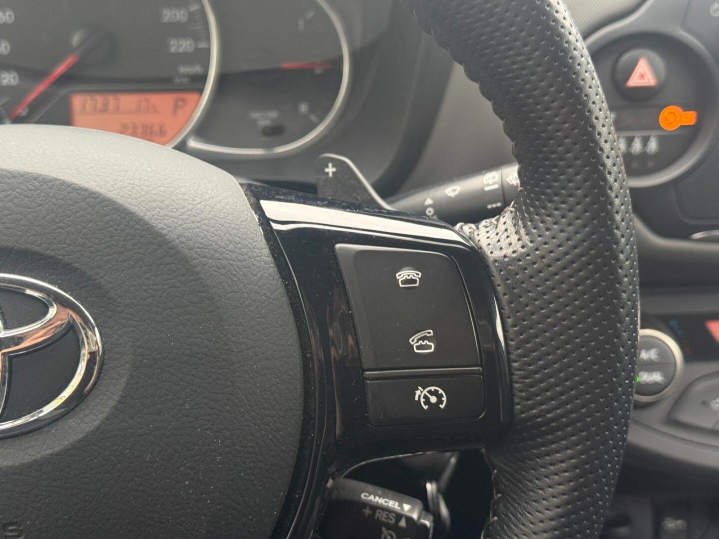 TOYOTA Yaris 2016
