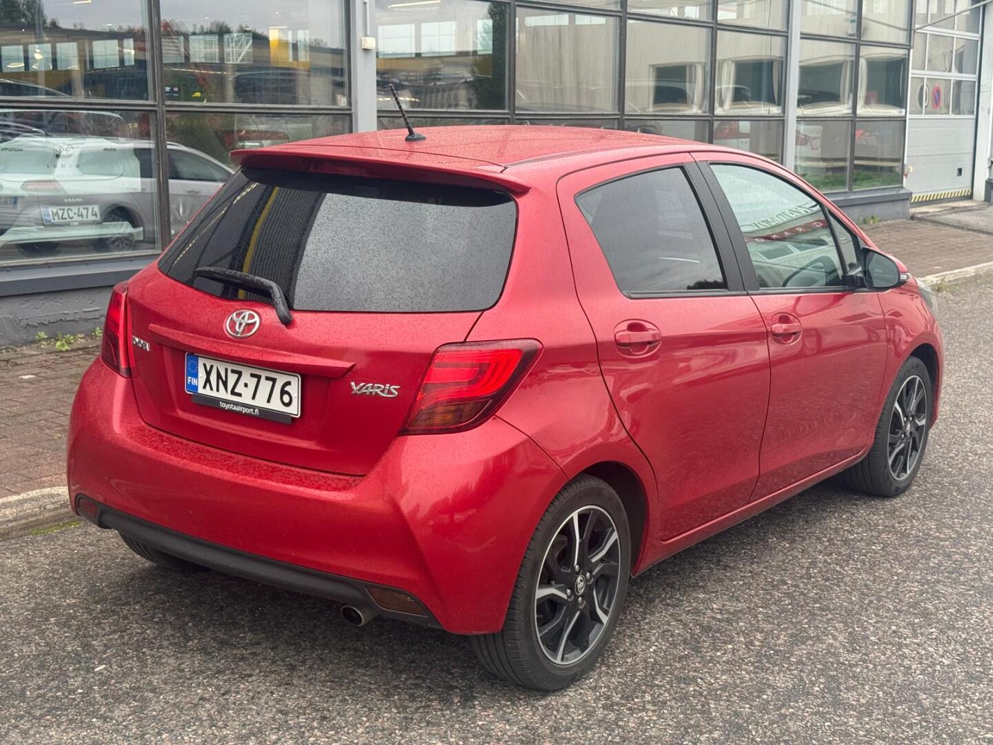 TOYOTA Yaris 2016