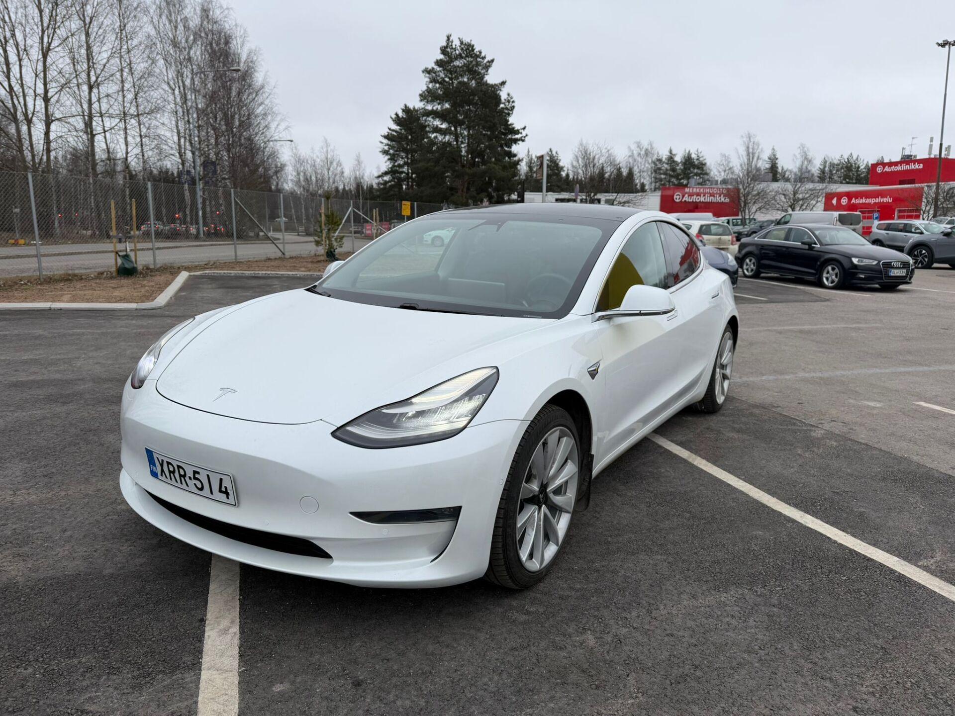 TESLA Model 3 2020