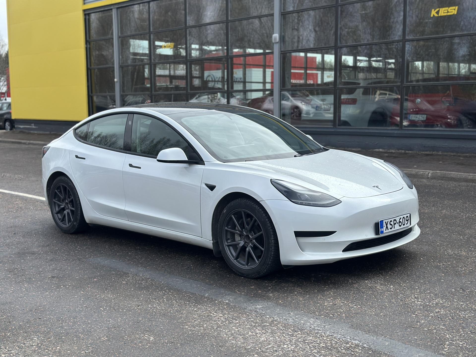 TESLA Model 3 2021