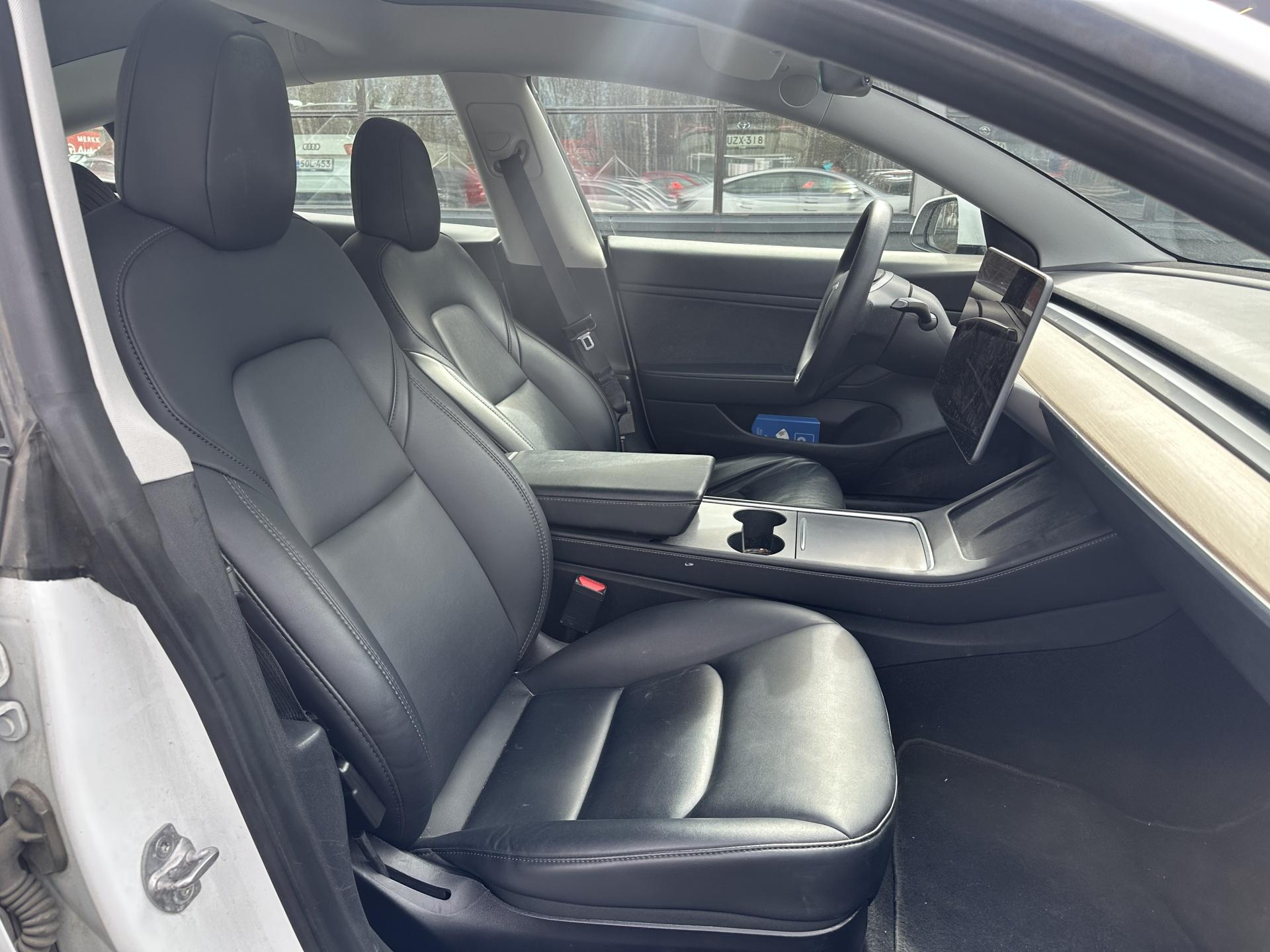 TESLA Model 3 2021