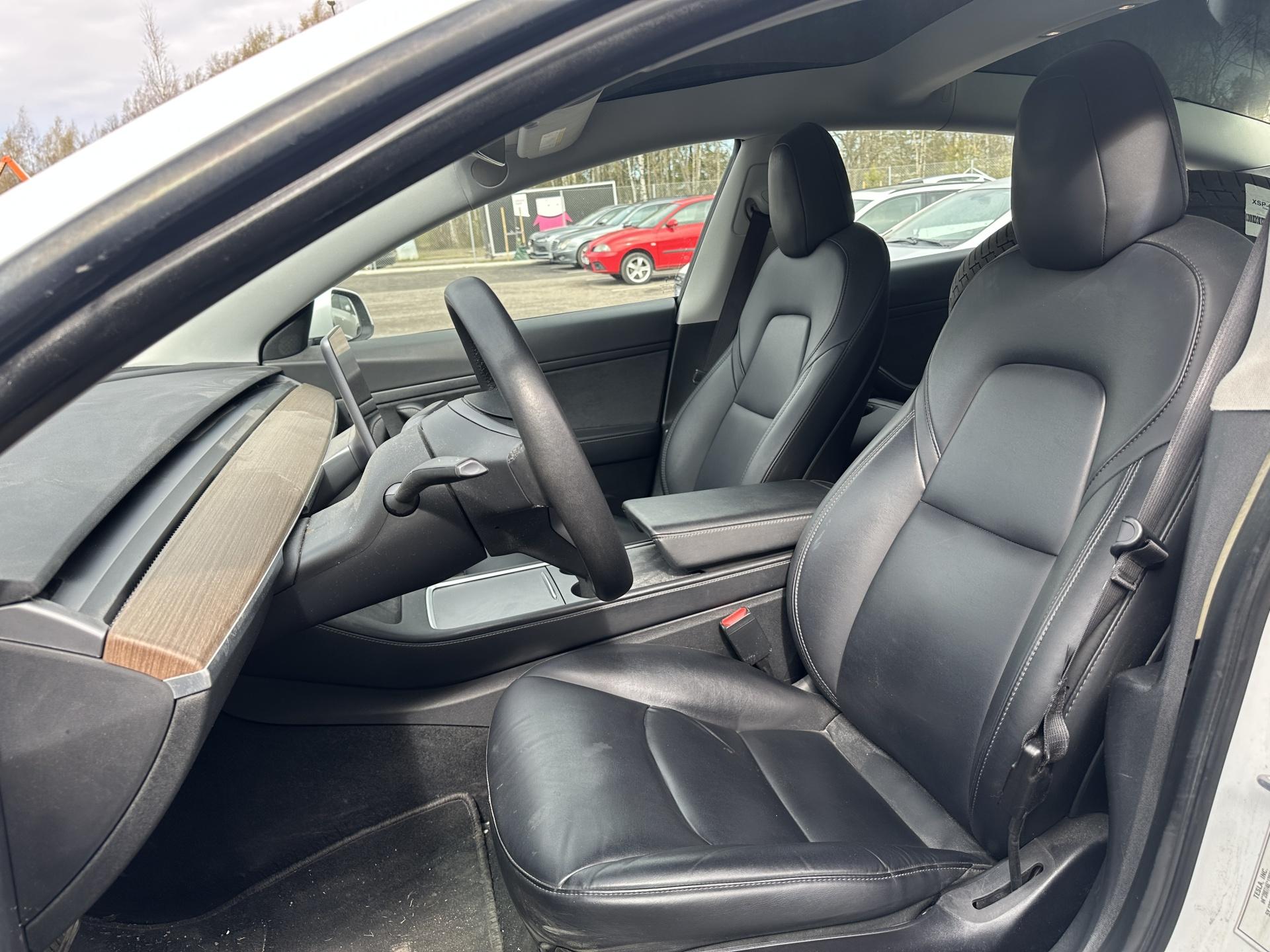 TESLA Model 3 2021