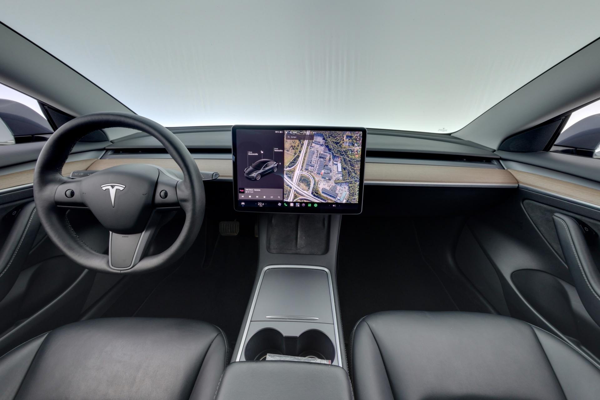 TESLA Model 3 2021