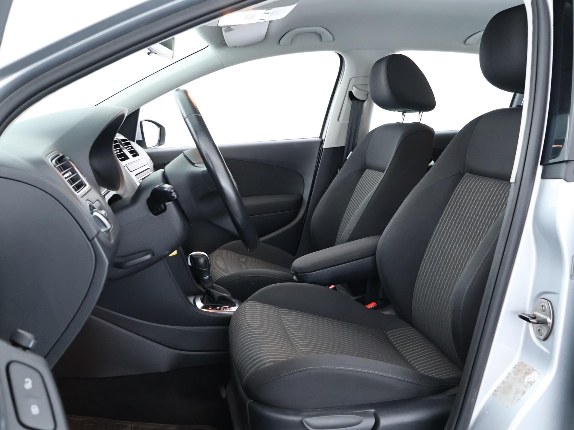 VOLKSWAGEN Polo 2011