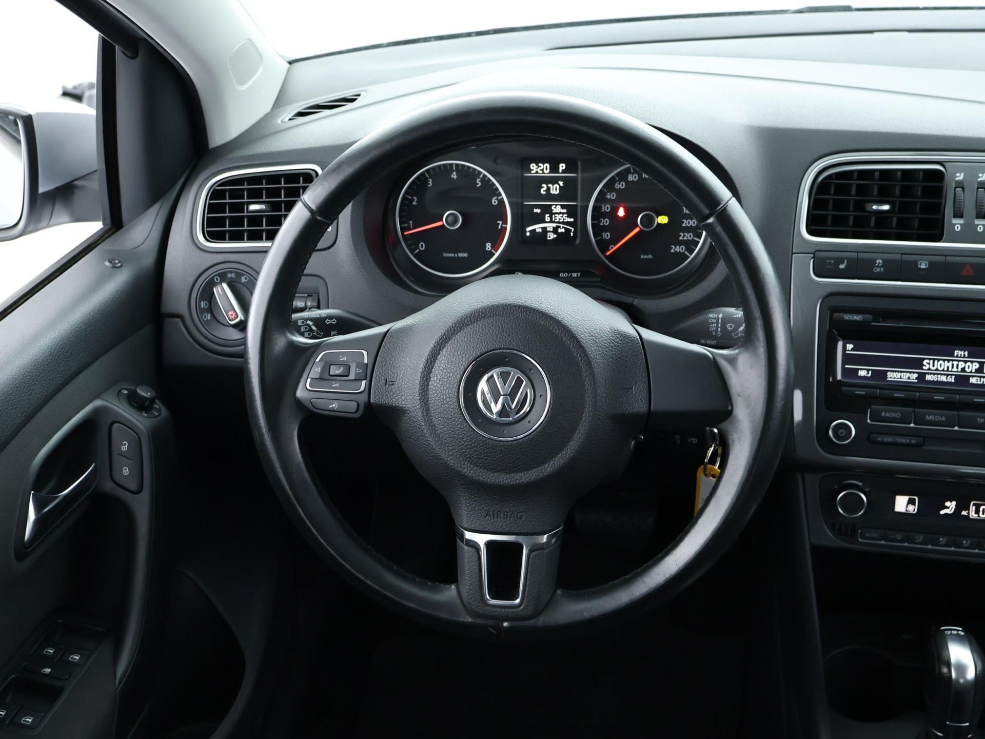 VOLKSWAGEN Polo 2011