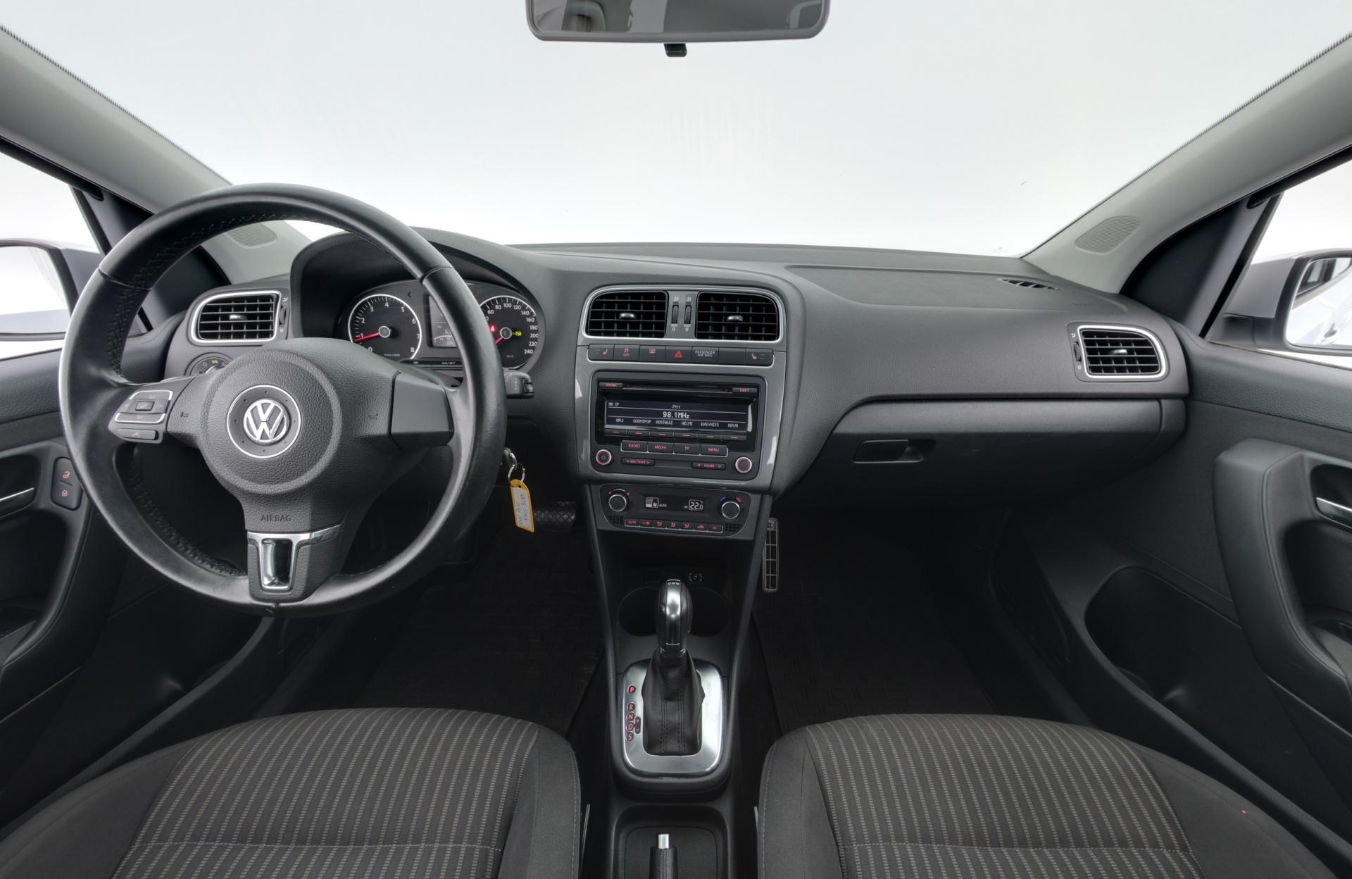 VOLKSWAGEN Polo 2011