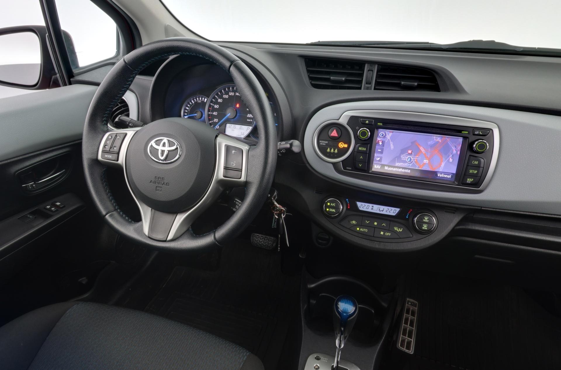 TOYOTA Yaris 2013