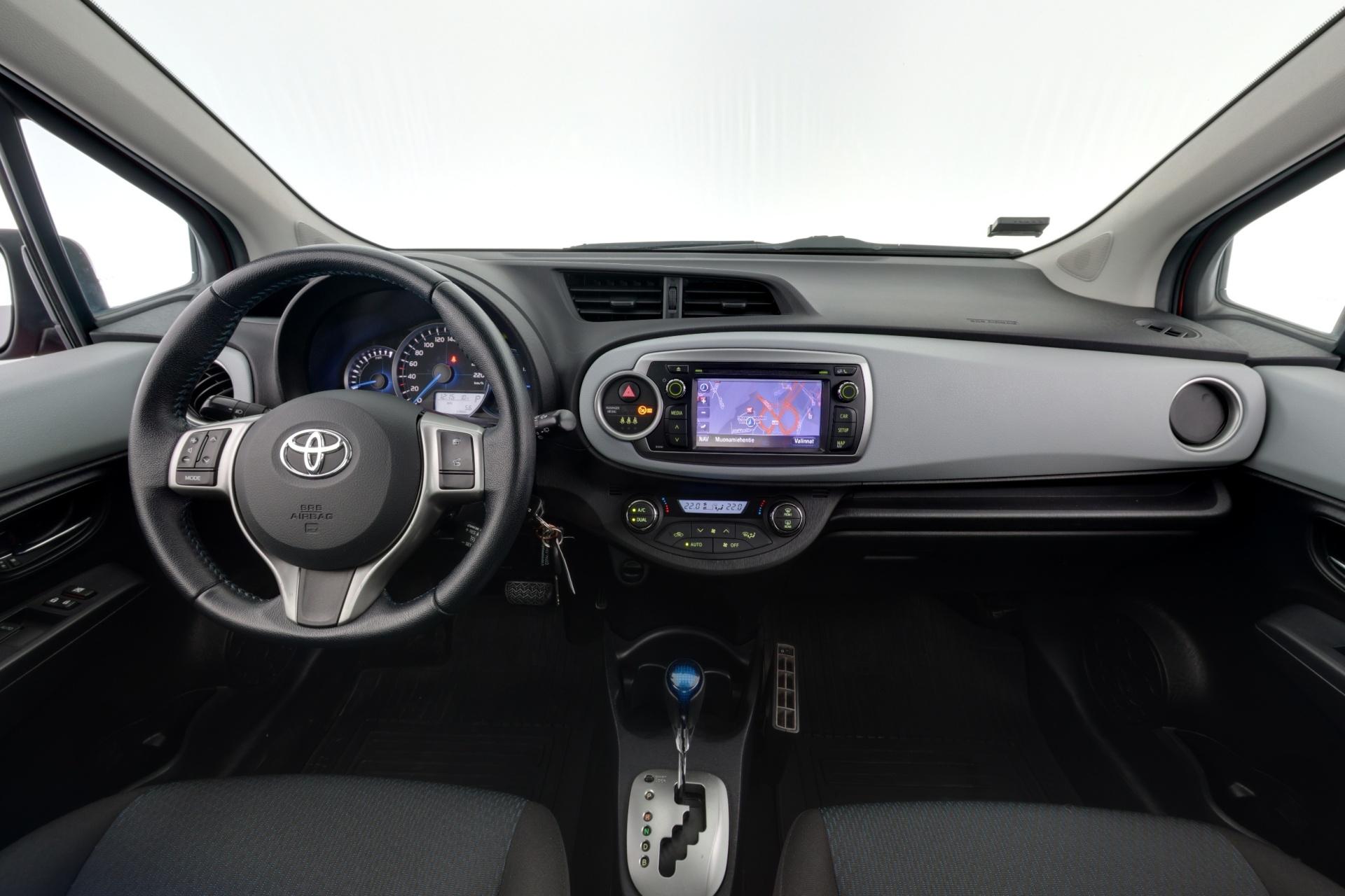 TOYOTA Yaris 2013