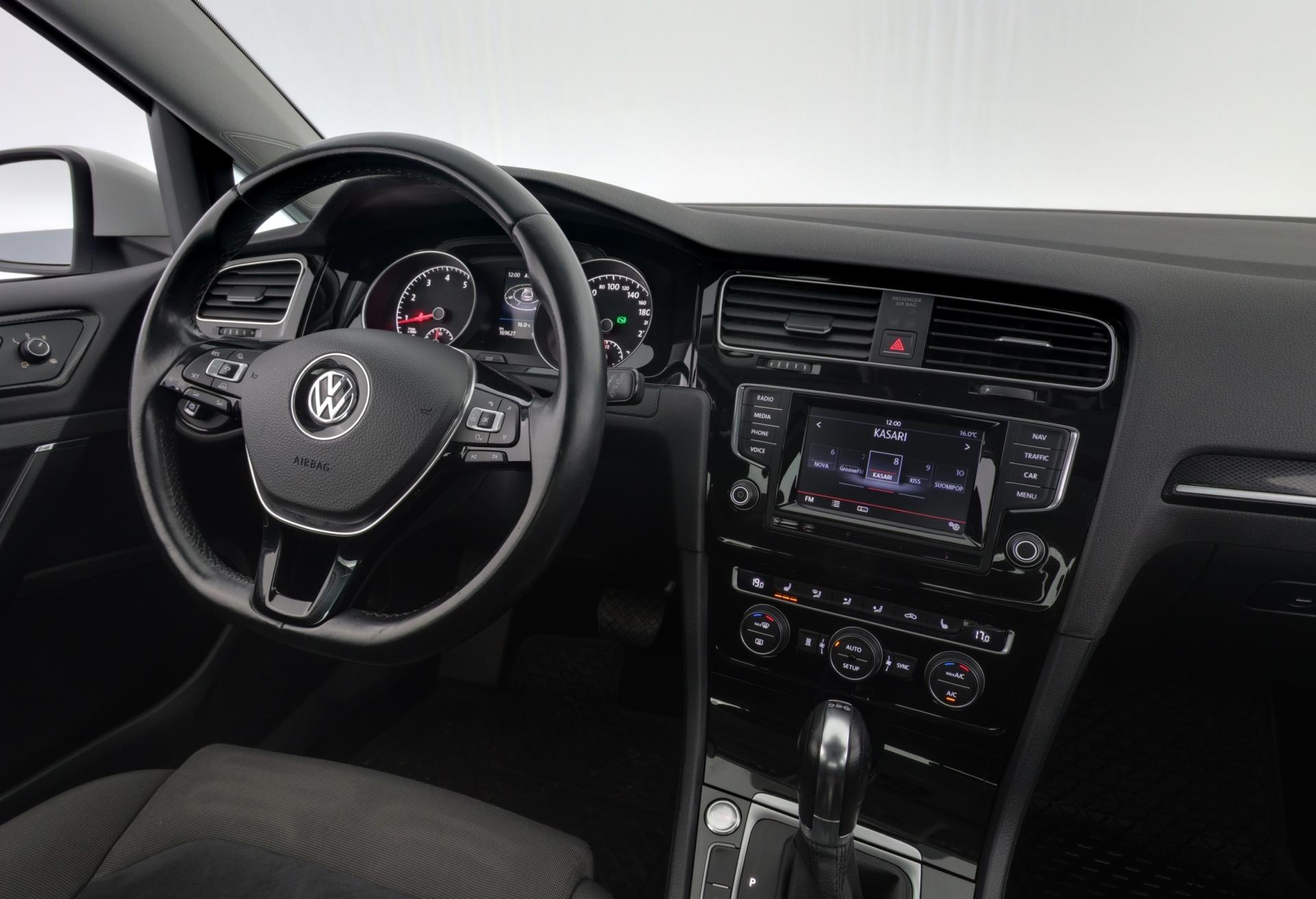 VOLKSWAGEN Golf 2014