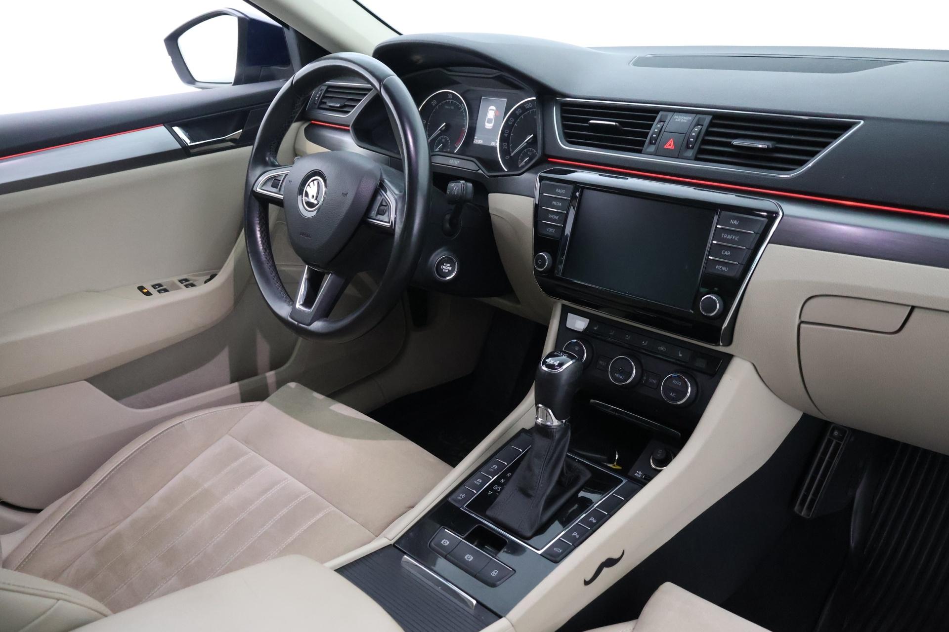 SKODA Superb 2016